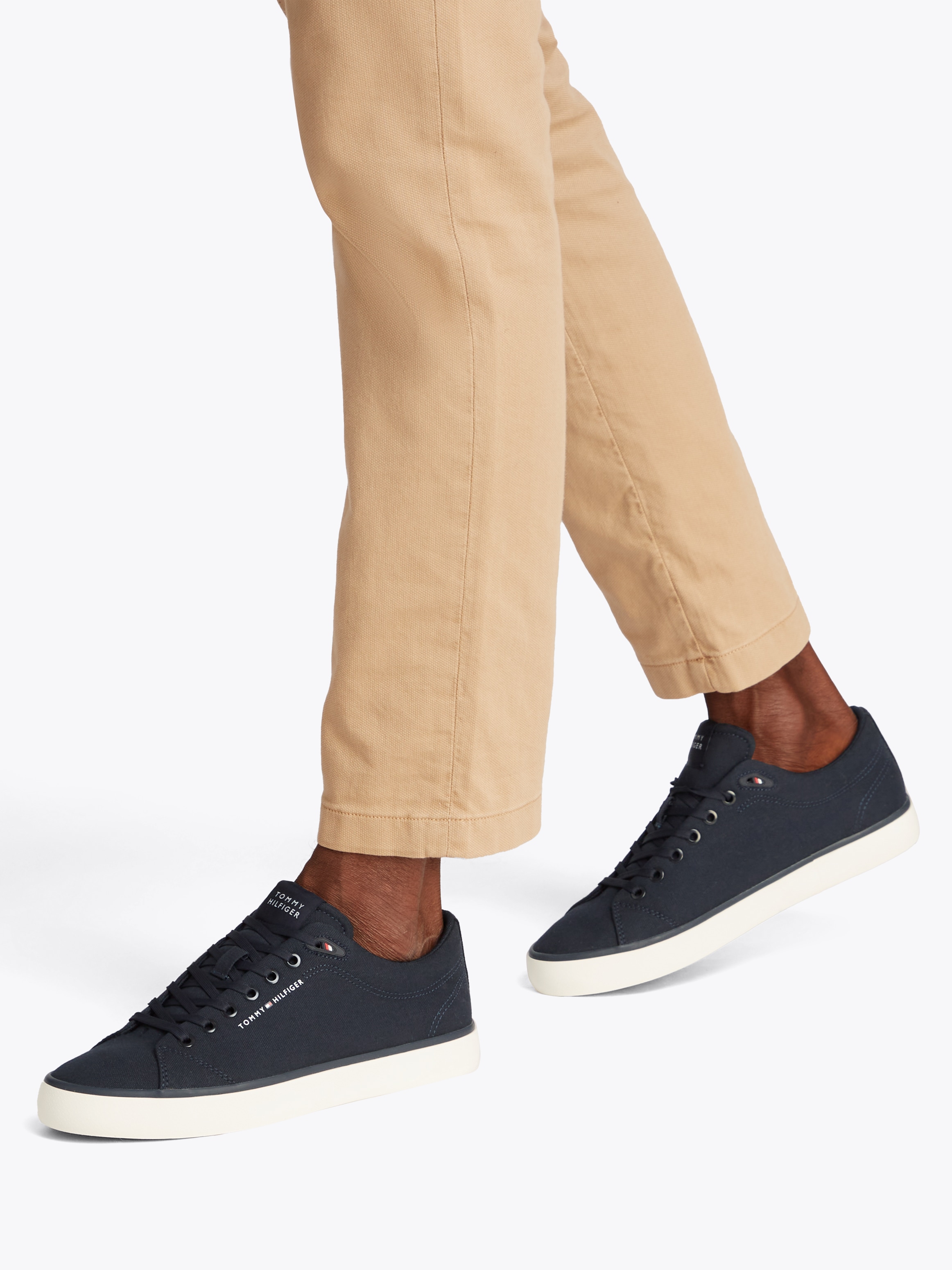 Tommy Hilfiger Sneaker »TH HI VULC LOW CORE CANVAS«, Freizeitschuh, Halbschuh, Schnürer mit weich gepolstertem Schaftrand