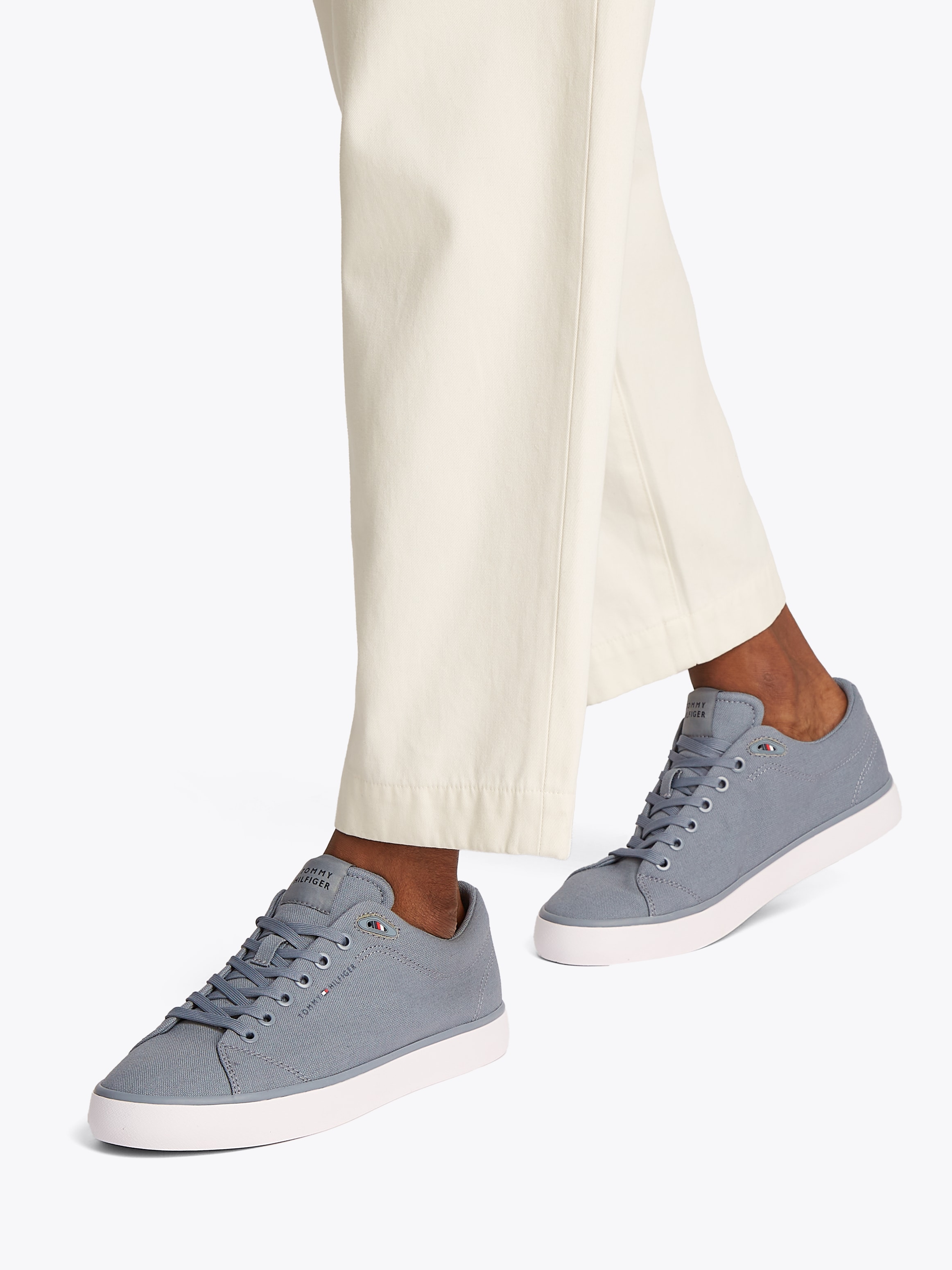 Tommy Hilfiger Sneaker »TH HI VULC LOW CORE CANVAS«, Freizeitschuh, Halbschuh, Schnürer mit weich gepolstertem Schaftrand