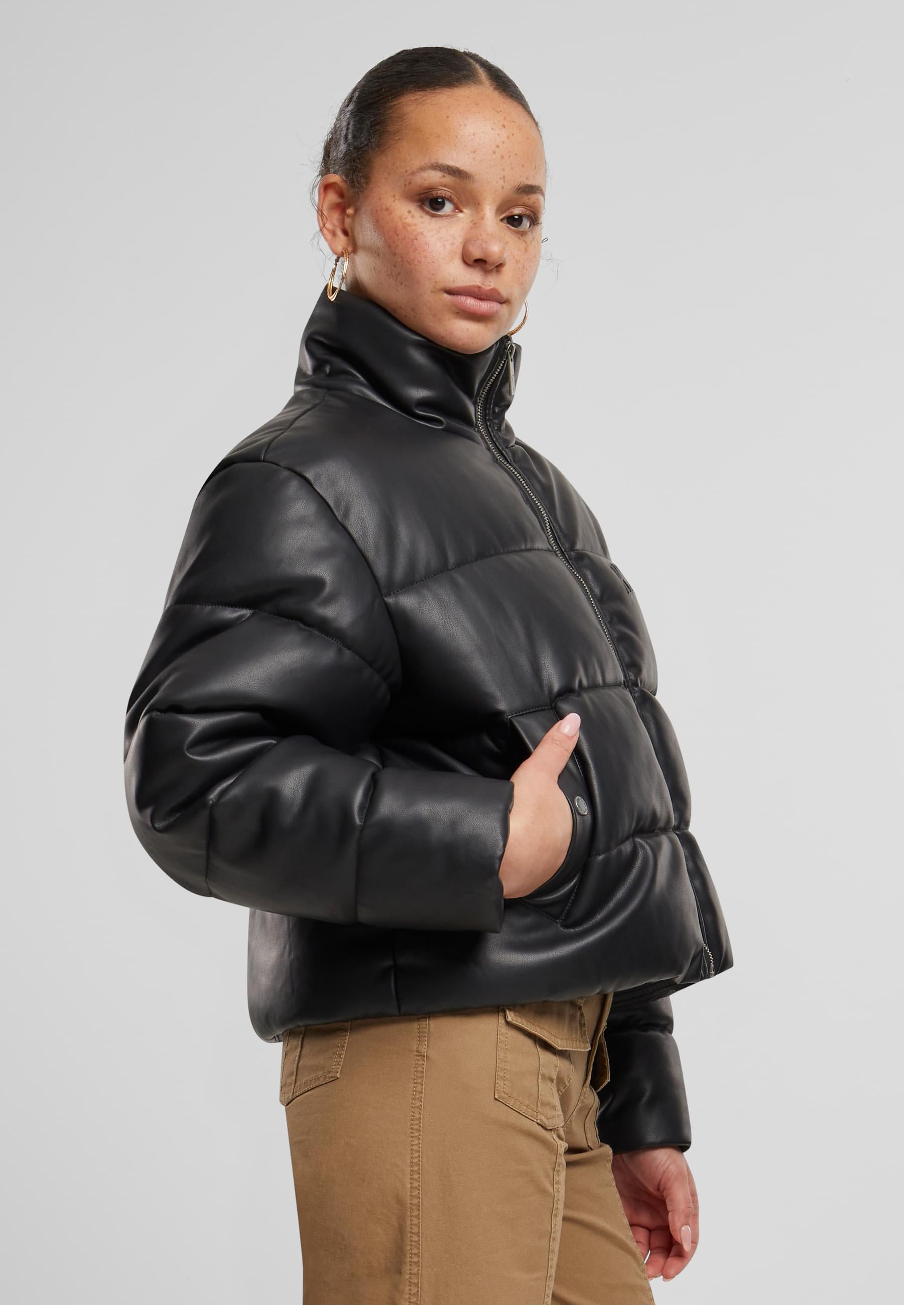 Karl Kani Winterjacke »Karl Kani Karl Kani Serif Crop PU Puffer Jacket« 1 Stk. tlg. ohne Kapuze