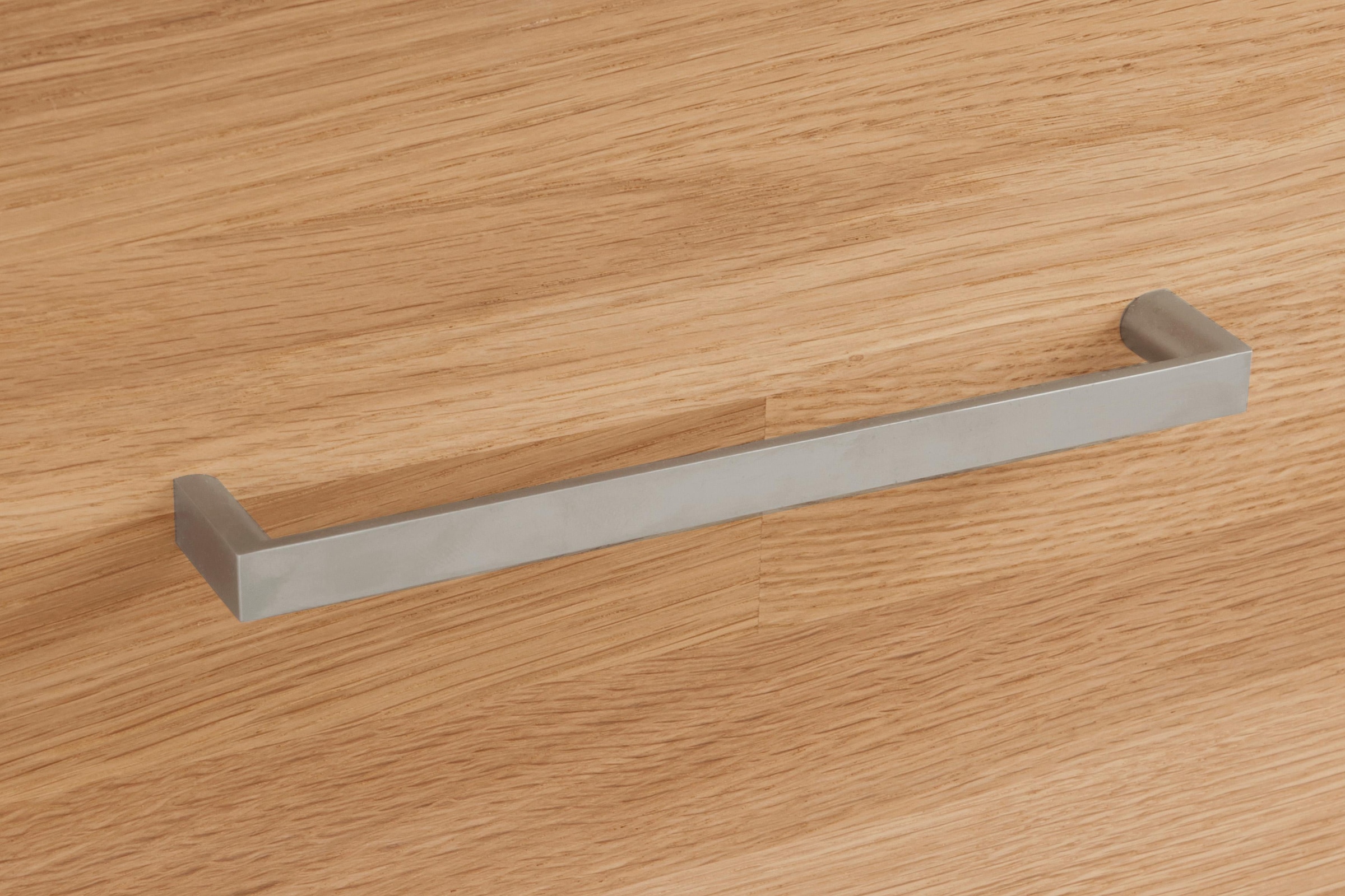Home affaire Highboard »Ribe,85cm breit,115cm hoch, Fronten Massivholz,4 breite Fächer«, Korpus Holzwerkstoff,2Türen mit Glaseinsatz, Böden versetzbar