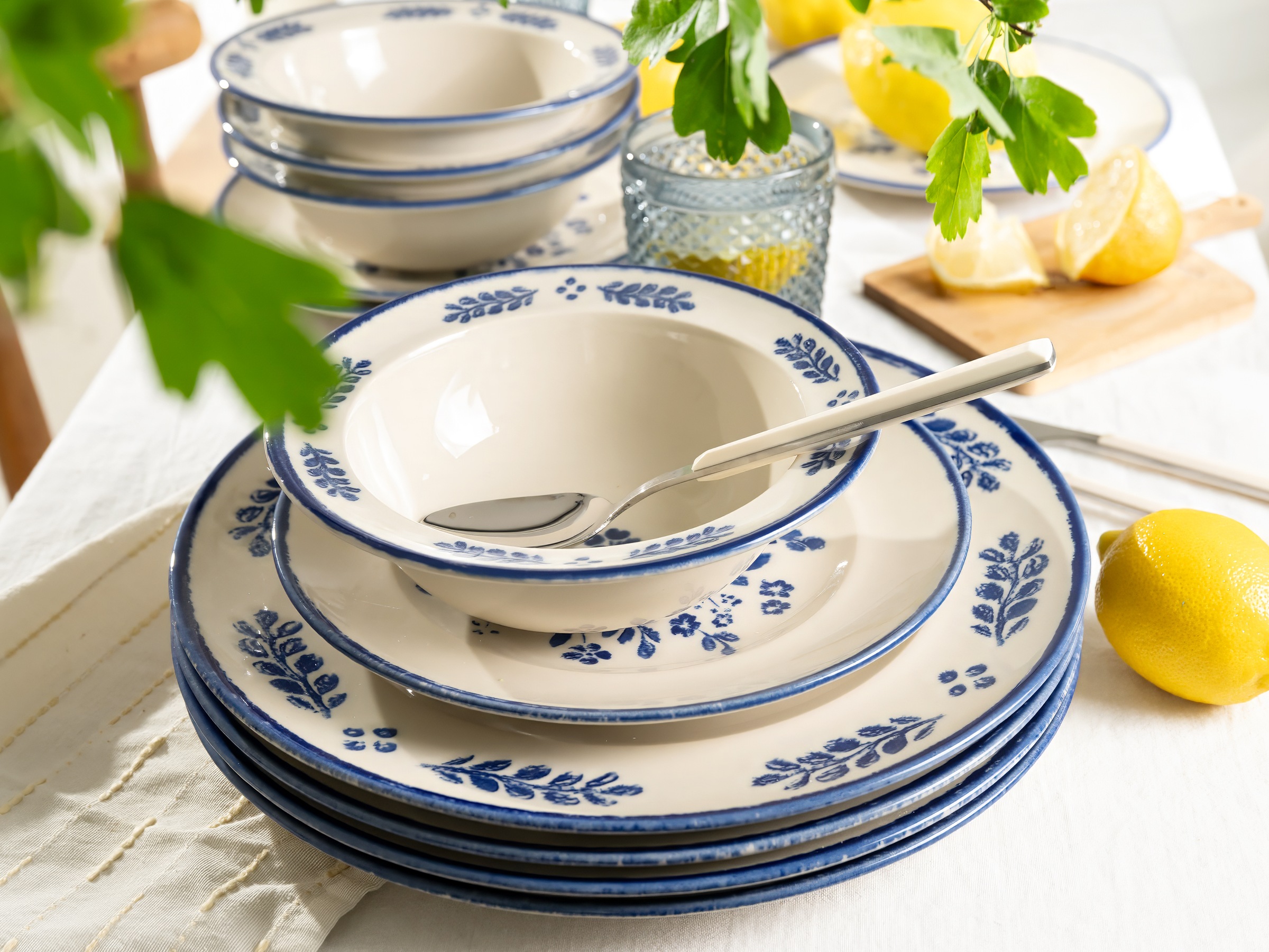 CreaTable Teller-Set »Rondo Cottage, Geschirr-Set, 12-tlg.« Hochwertiges Steinzeug, Leicht cremefarbene Naturglasur