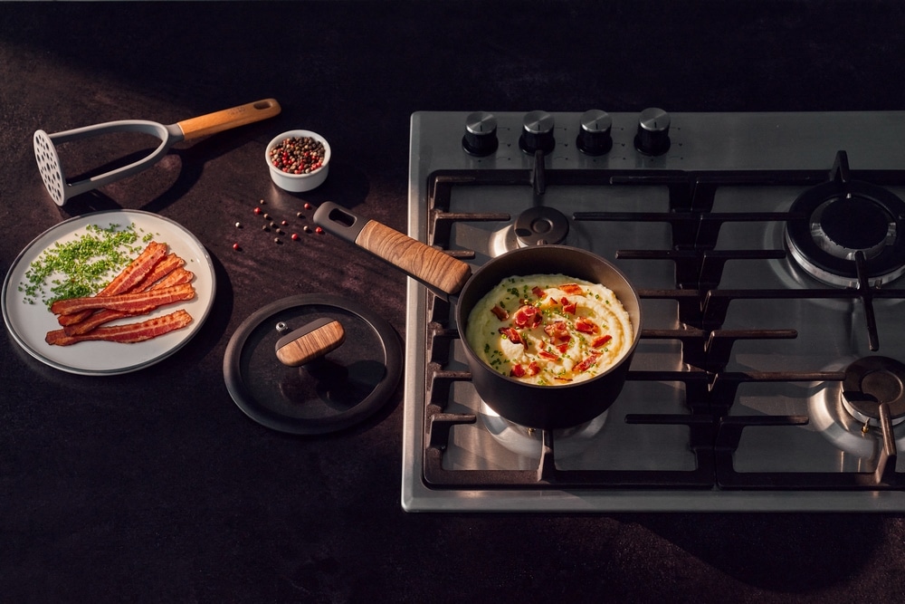 RESTO Kitchenware Kasserolle »Mon, Topf 1,4 l, antihaftbeschichtet und spülmaschinenfest«, Aluminium, (2 tlg.), mit Glasdeckel und stoßdämpfendem Silikonrand, im Geschenkkarton