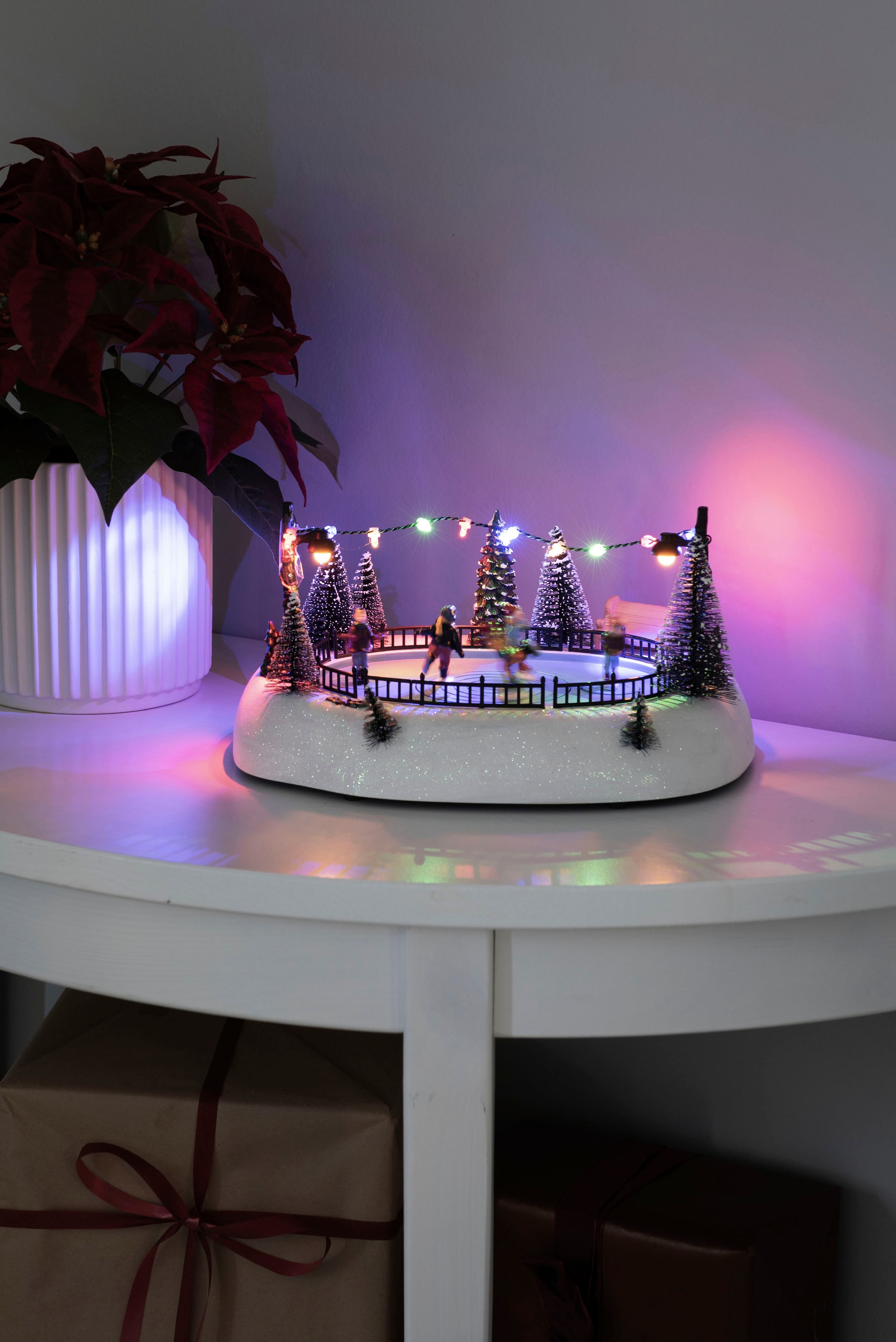 KONSTSMIDE Weihnachtsszene »Eisbahn, mit Musik, 12 bunte Dioden«, wählbar  zwischen USB oder Batteriebetrieb online bestellen
