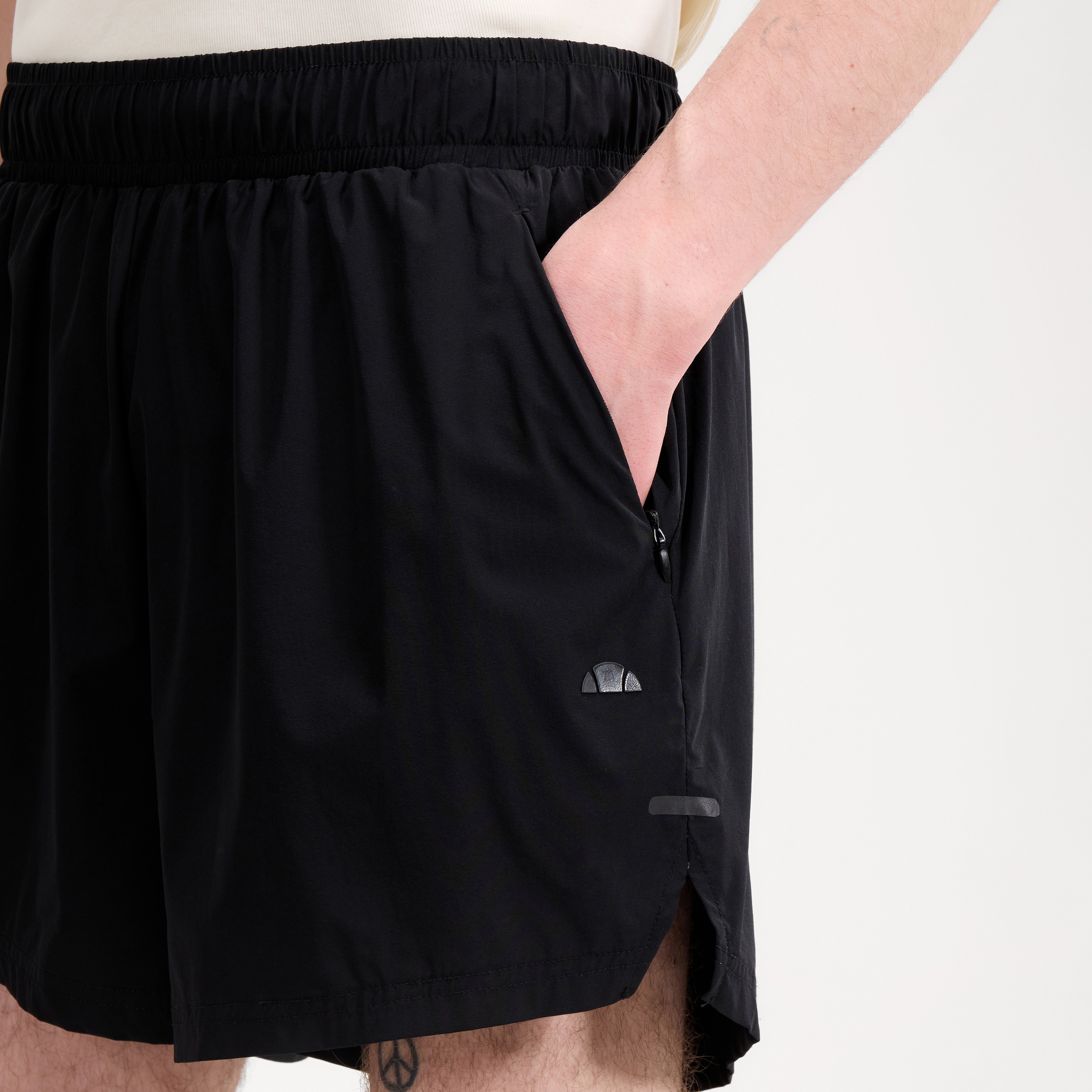 Ellesse Jerseyhose »ERUDITO SHORT«  sportlicher Stil, Jerseyhose, aus Polyamid und Elasthan, mit Gummizug