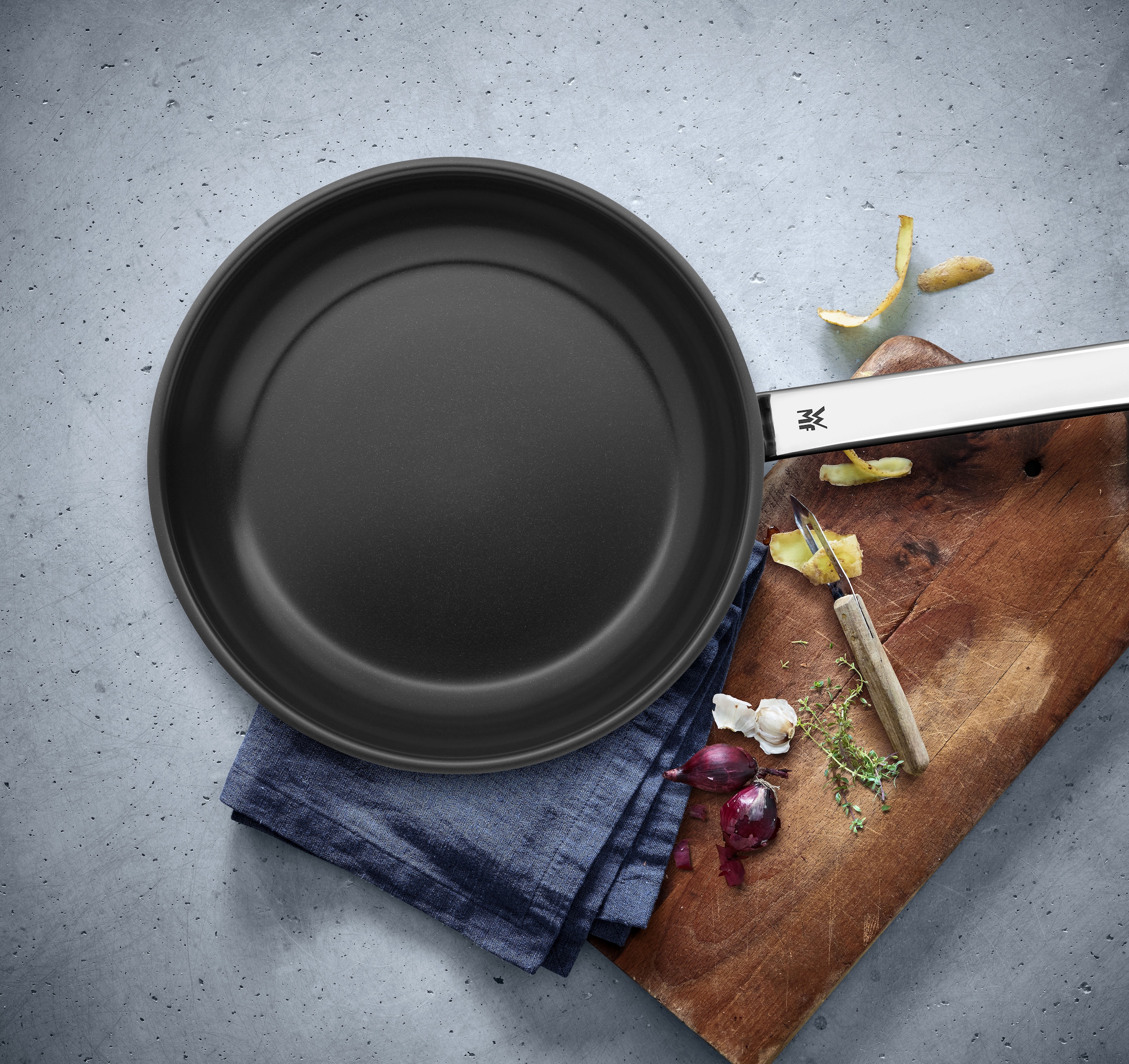 WMF Bratpfanne »Durado Edelstahlpfanne 28 cm, Induktion«, Cromargan® Edelstahl Rostfrei 18/10, (1 tlg.), Antihaftbeschichtet,für alle Herdarten geeignet, energiesparend