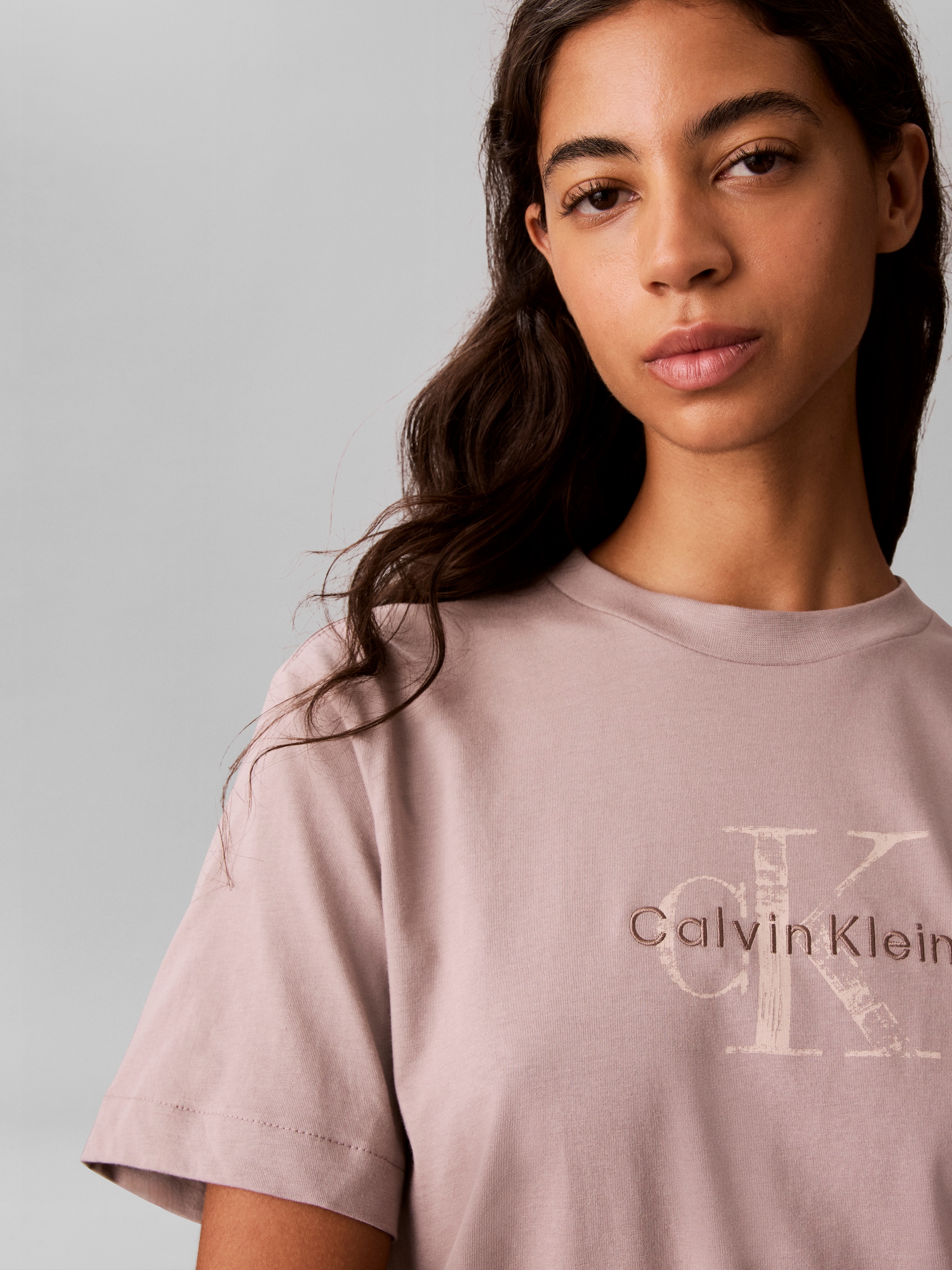 Calvin Klein T-Shirt »BOXY HAND DRAWN MONOLOGO TEE« Regular fit, Logoschriftzug