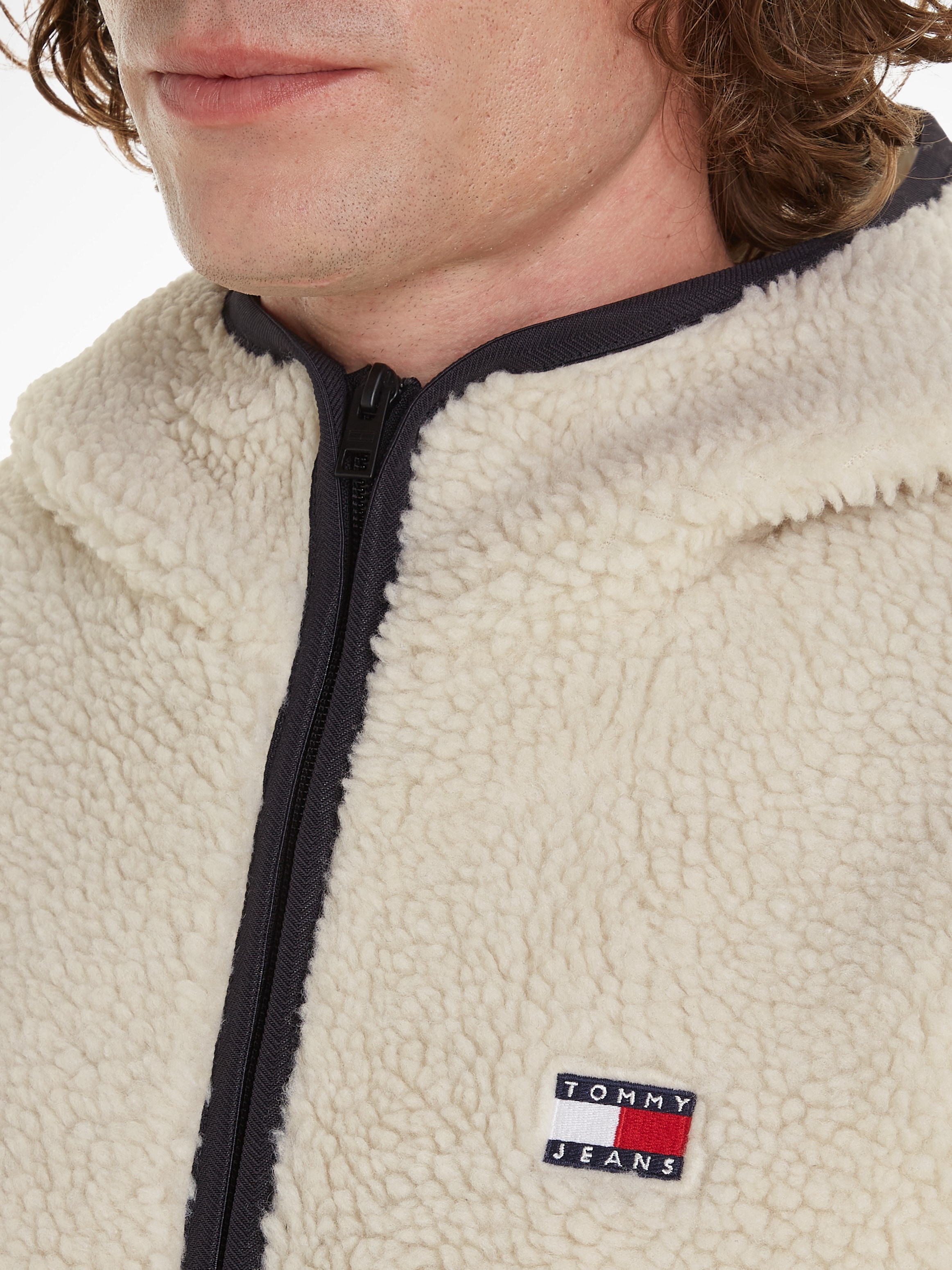 Tommy Jeans Plus Sweatjacke »TJM REG BADGE TEDDY ZIP TRU EXT«, Große Größen