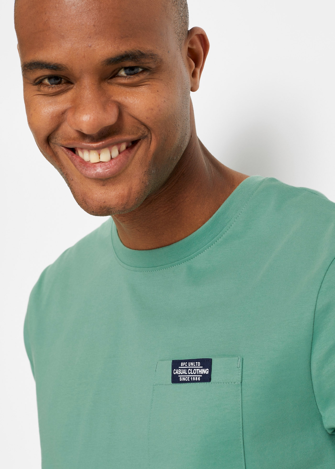 bonprix T-Shirt Packung, 2 tlg. Regular Fit, Rundhalsausschnitt, mit Brusttasche, aus Baumwolle