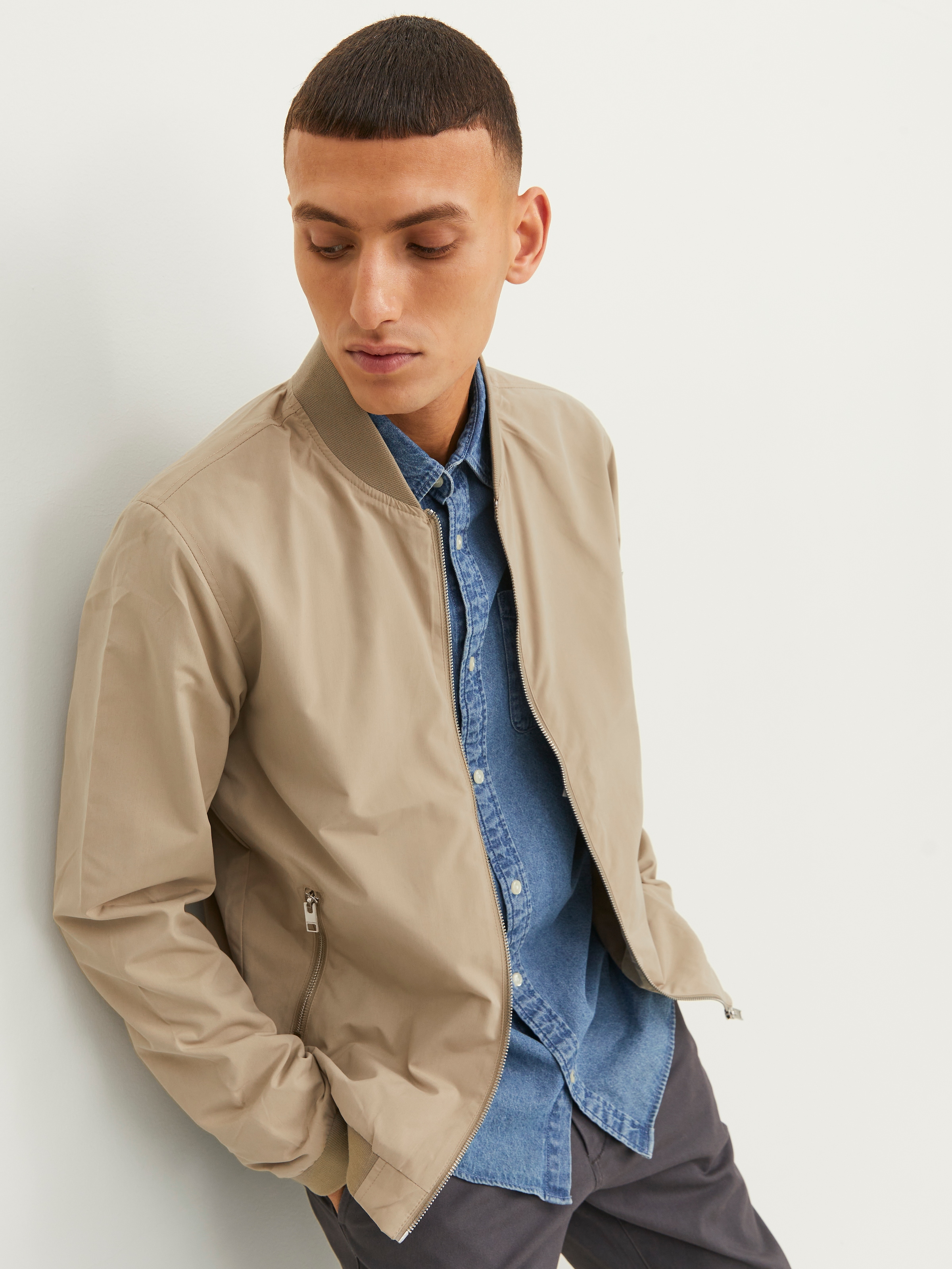 Jack & Jones Blouson »JJERUSH mit Stehkragen und Reißverschlusstaschen« ohne Kapuze unifarben, modisch, regular fit, Polyester