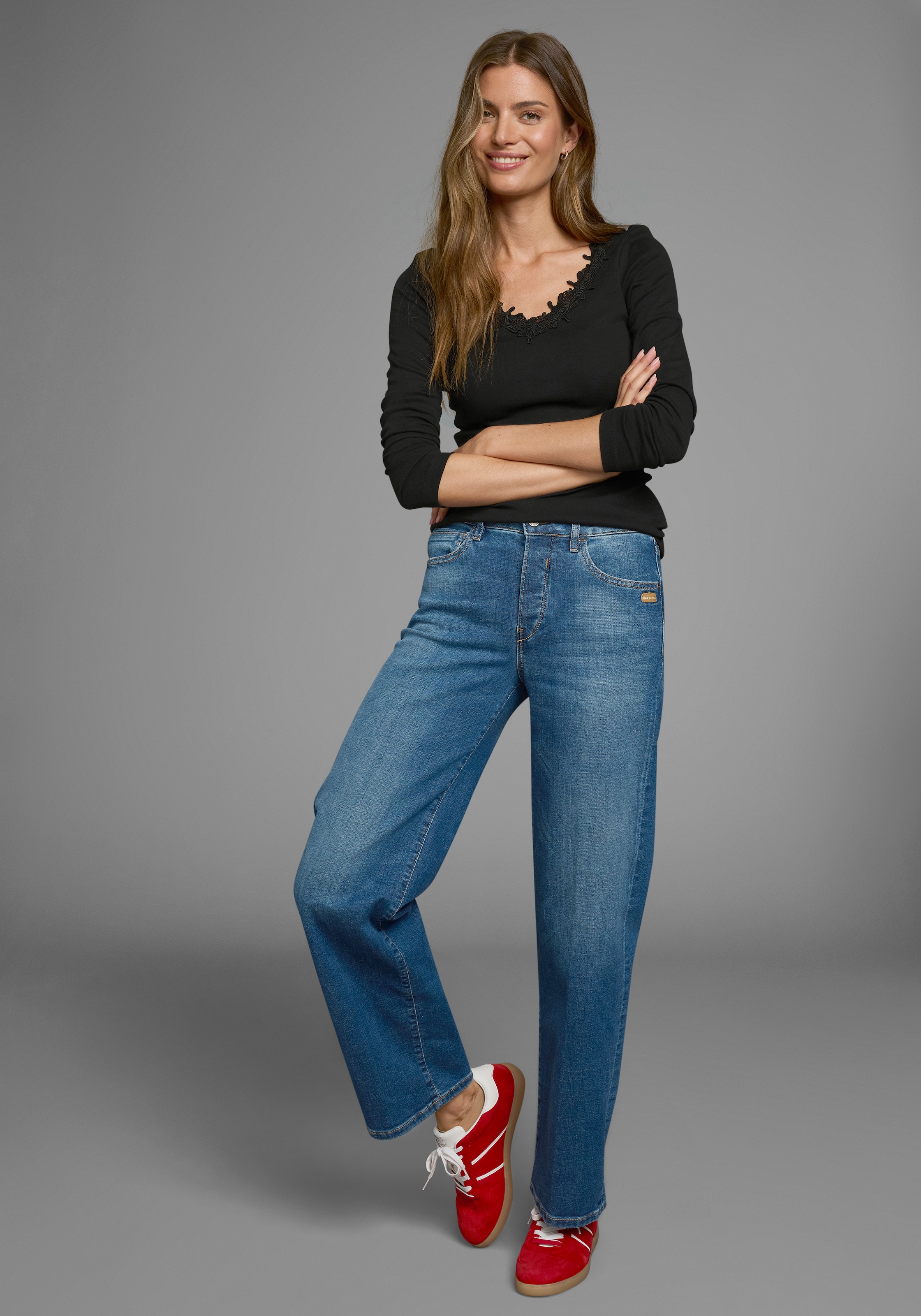 AJC Langarmshirt Langarm,  figurbetont,  mit zauberhafter Spitze