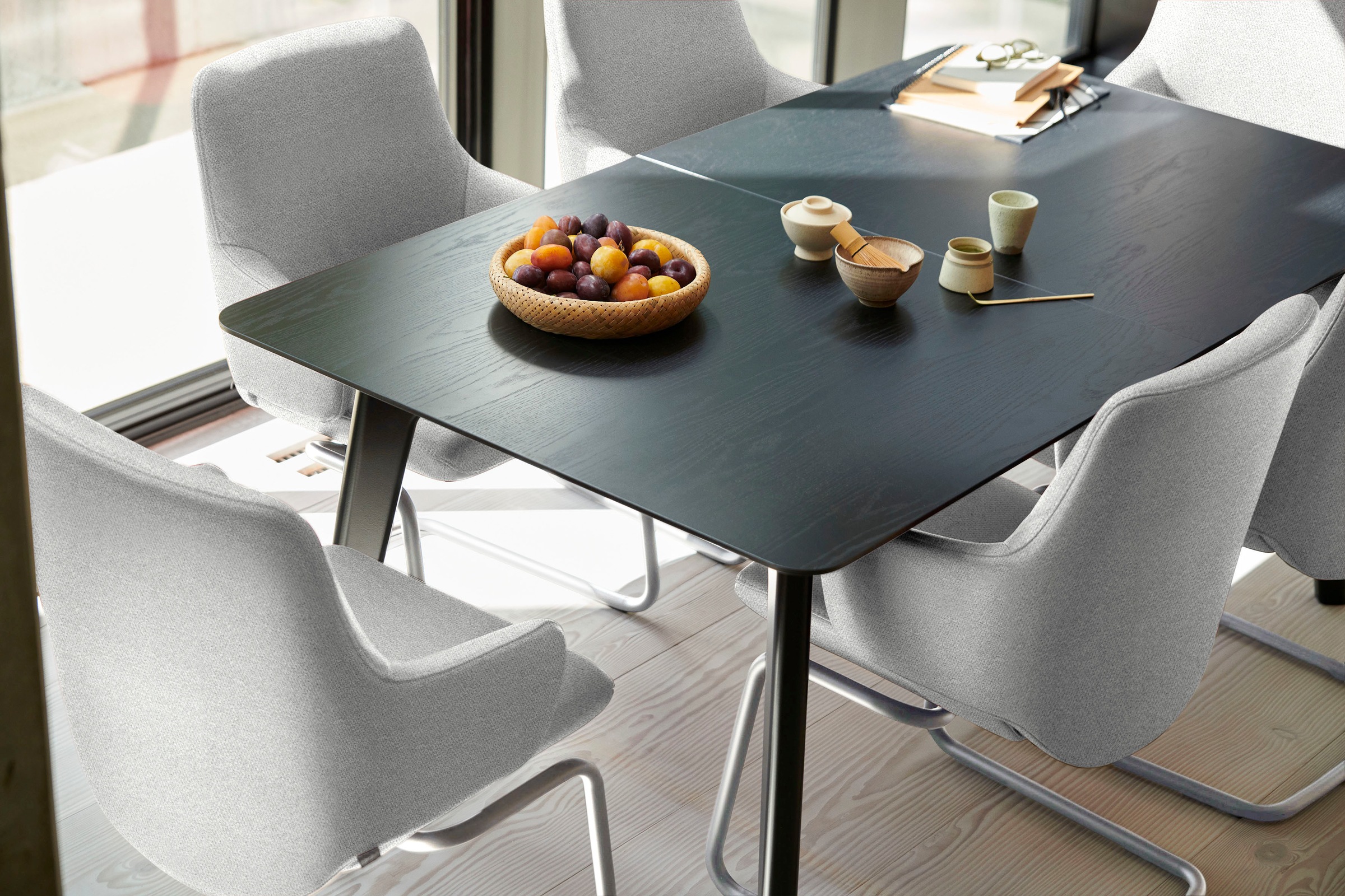 Stressless® Polsterstuhl »Laurel«, ROHLEDER Stoff Q2 FARON, Low Back mit Armlehne, Größe L, mit Beinen aus Stahl in Schwarz matt