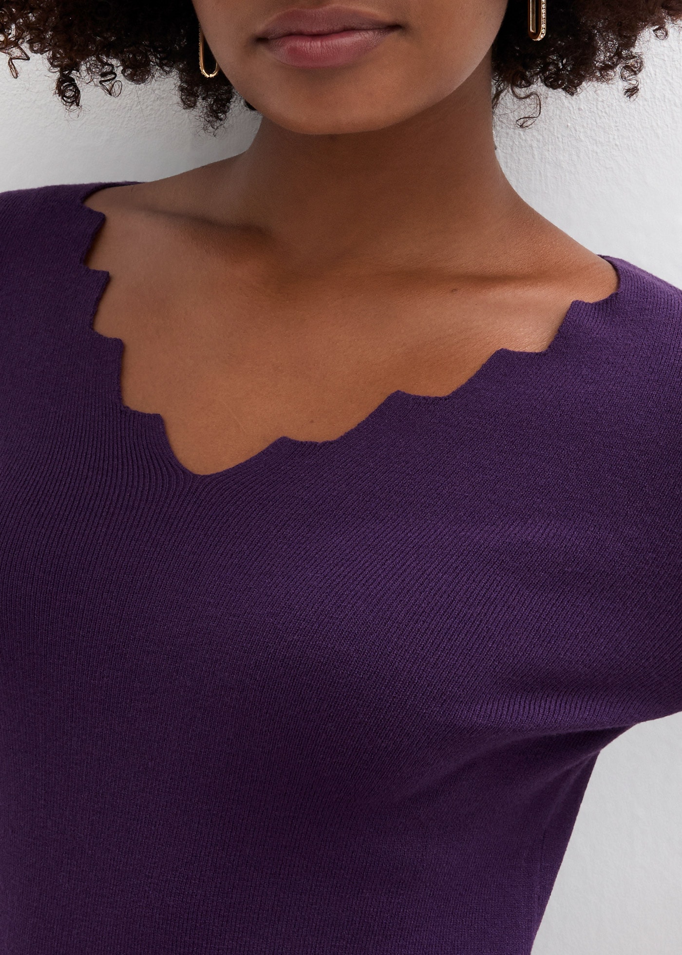 bonprix Strickpullover »Feinstrickpullover aus fließendem Viskose-Mix« aus weichem Viskose-Mix, mit tollem Wellenausschnitt, Slim fit