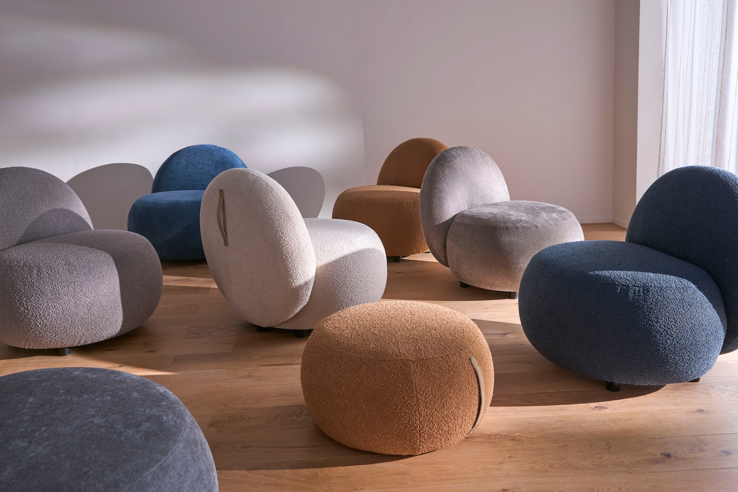 s.Oliver Sessel »Bennid, moderner Designsessel mit Lederriemen, softes Design« hochwertig, zum Wohlfühlen in Luxus-Microfaser/Struktur oder in Bouclé