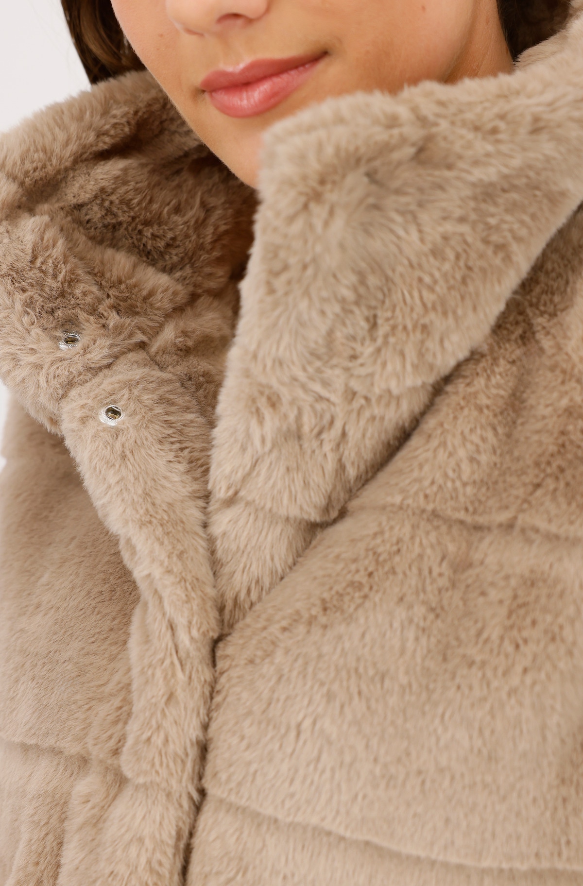Monari Fellimitatweste »Weste Basic fake fur«, Mit Rundhalsausschnitt mit Stehkragen