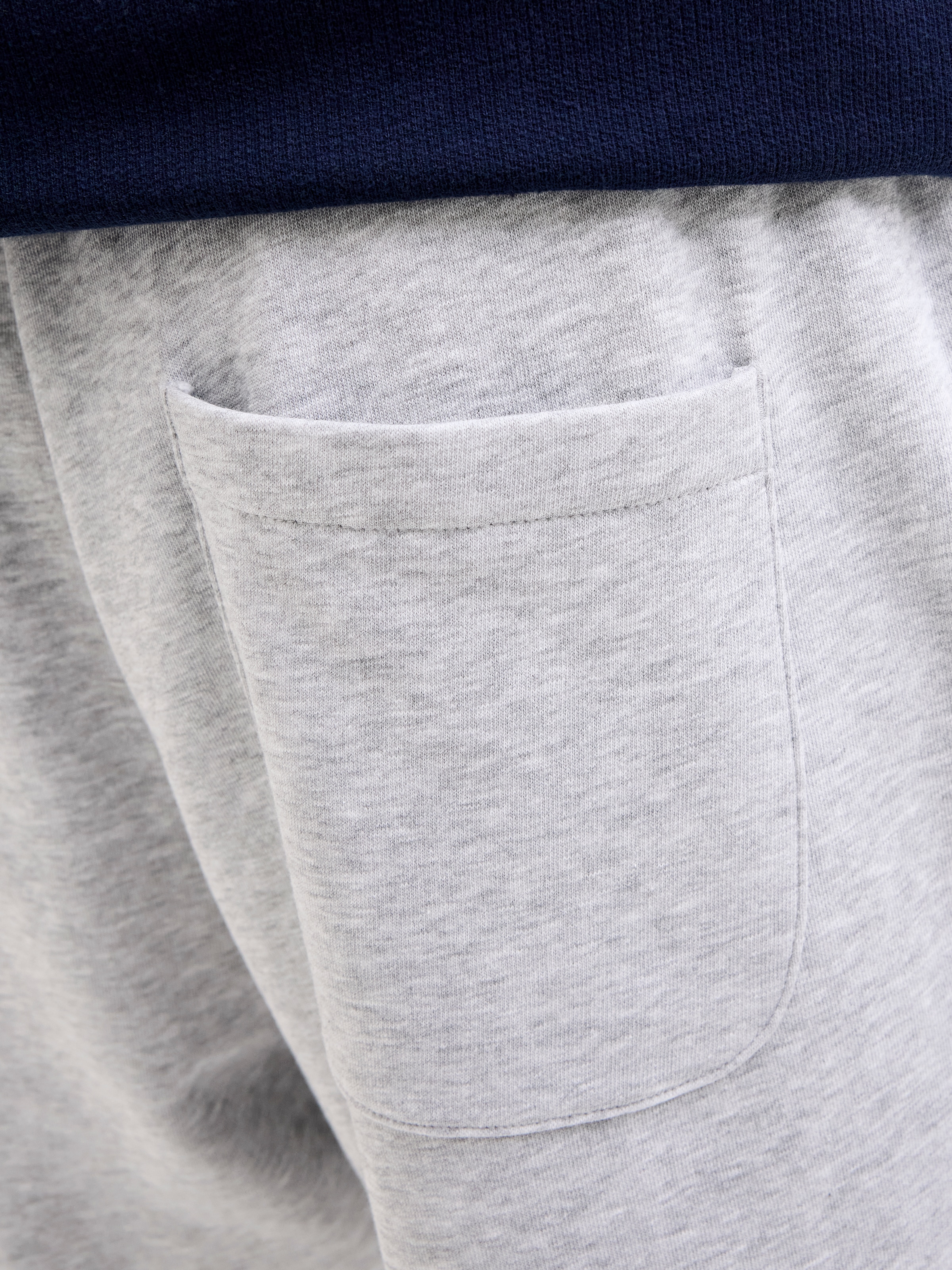 Jack & Jones Shorts »JPSTGORDON BRADLEY SWEAT SHORTS MID«, mit elastischem Bund
