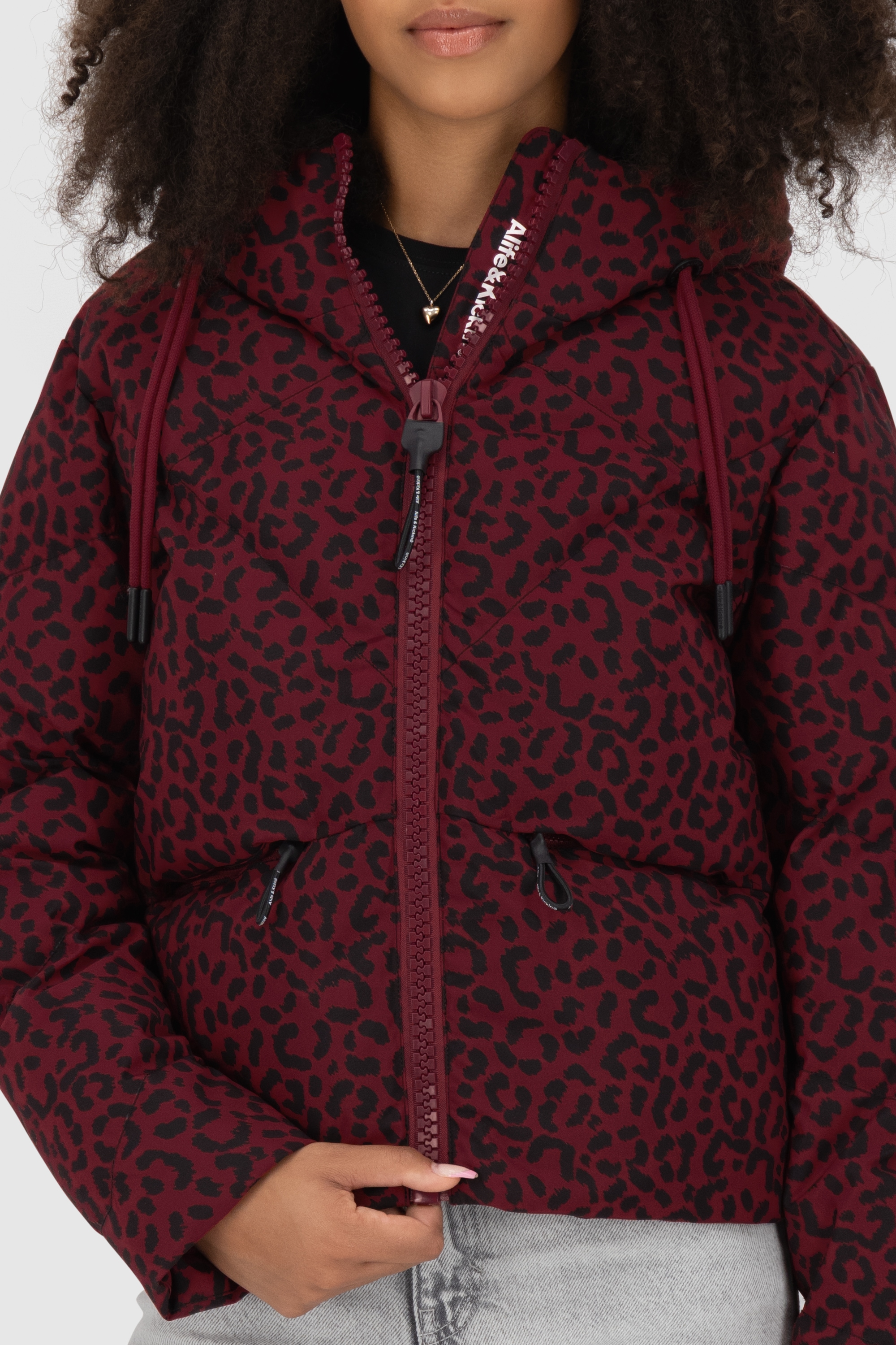 Alife & Kickin Winterjacke »Damen MurielAK B«, mit Kapuze, Kurze warme moderne Jacke mit großer gefütterter Kapuze