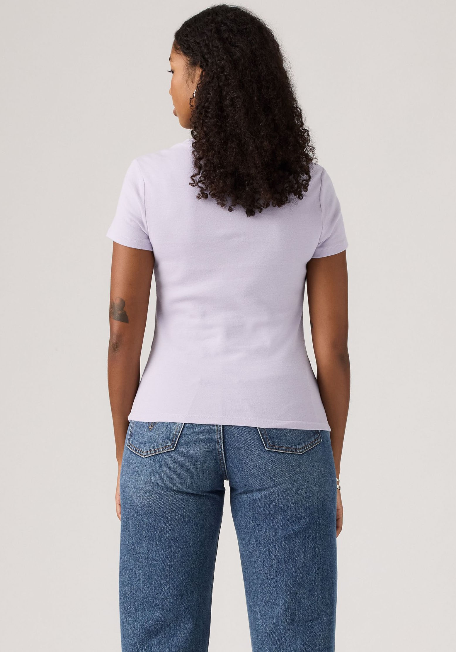 Levi's® T-Shirt »ESSENTIAL HM SS TEE« Taillierter Schnitt