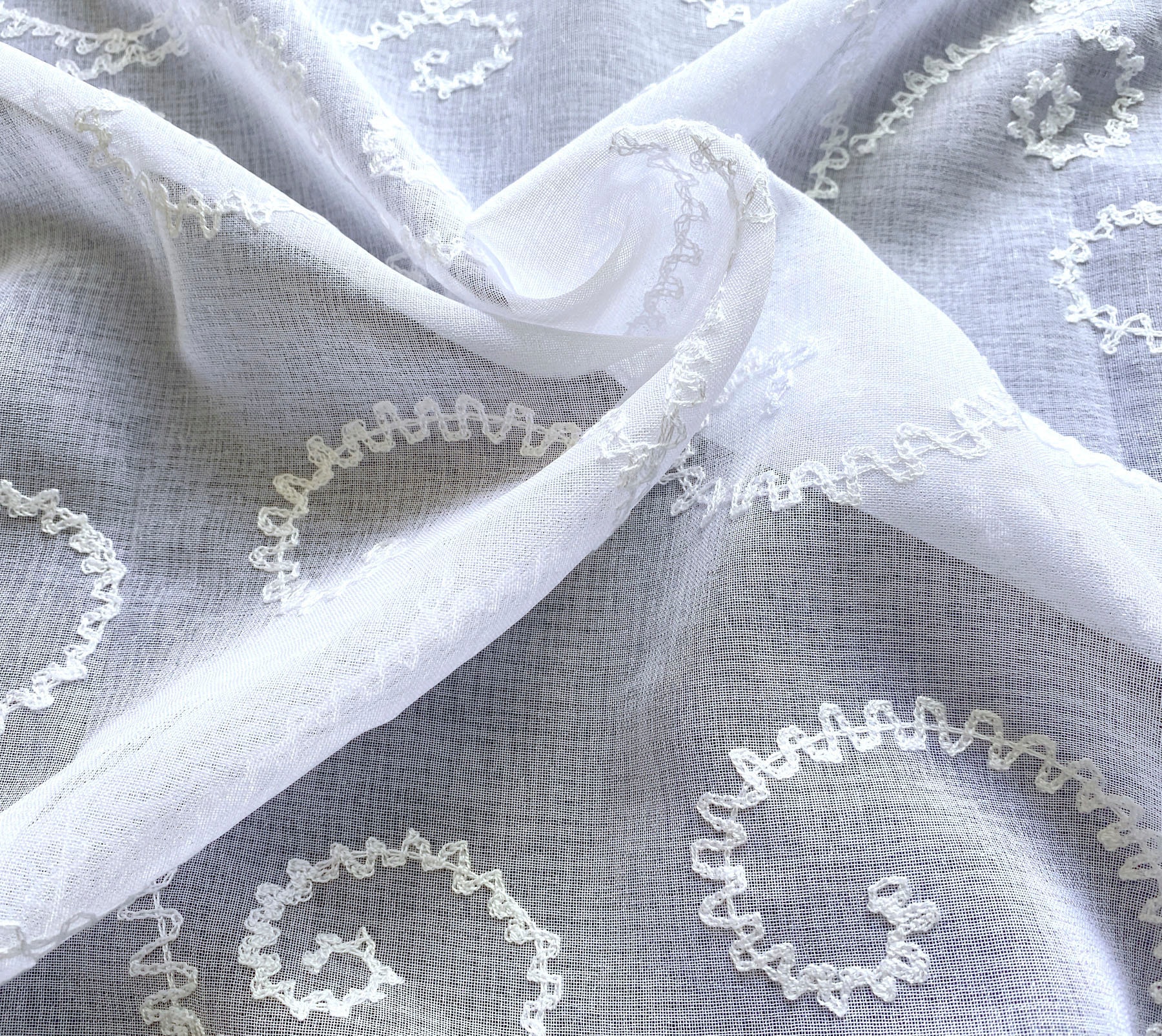 Weckbrodt Vorhang »Romance«, (1 St.), echte Stickerei, halbtransparent, Muster Raute, Gardine, Store