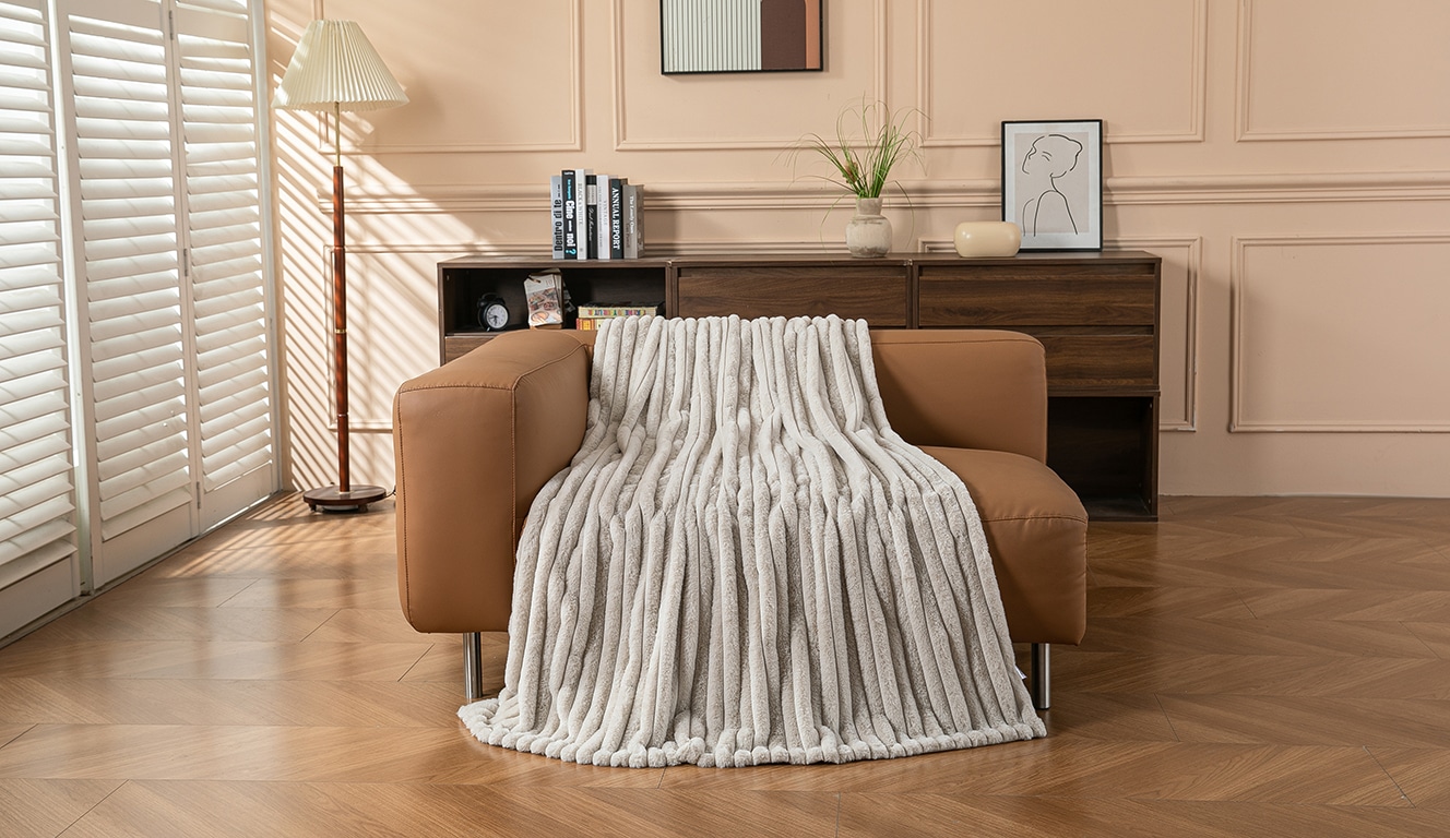 OTTO home Wohndecke »Milara Premium, hochwertige Qualität, flauschige Tagesdecke« hochwertige, flauschige Wohndecke, Tagesdecke, Premium 350g/m²