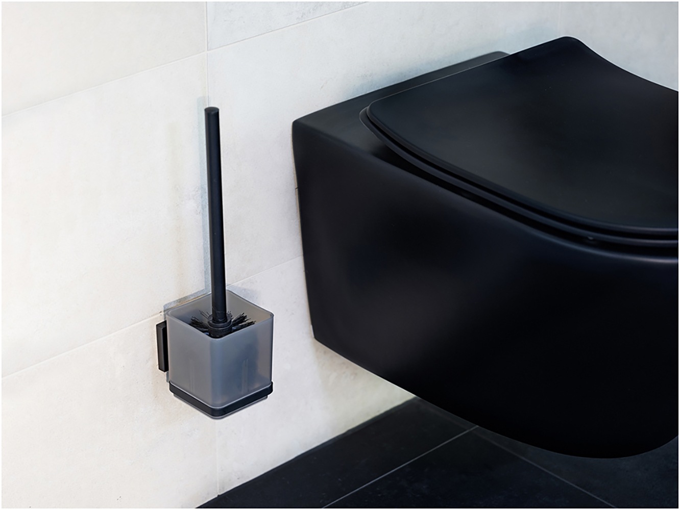 WENKO WC-Garnitur »Vacuum-Loc® Modell Quadro«, aus Edelstahl-Kunststoff, WC-Bürstenhalter mit Klobürste zur Wandbefestigung ohne Bohren