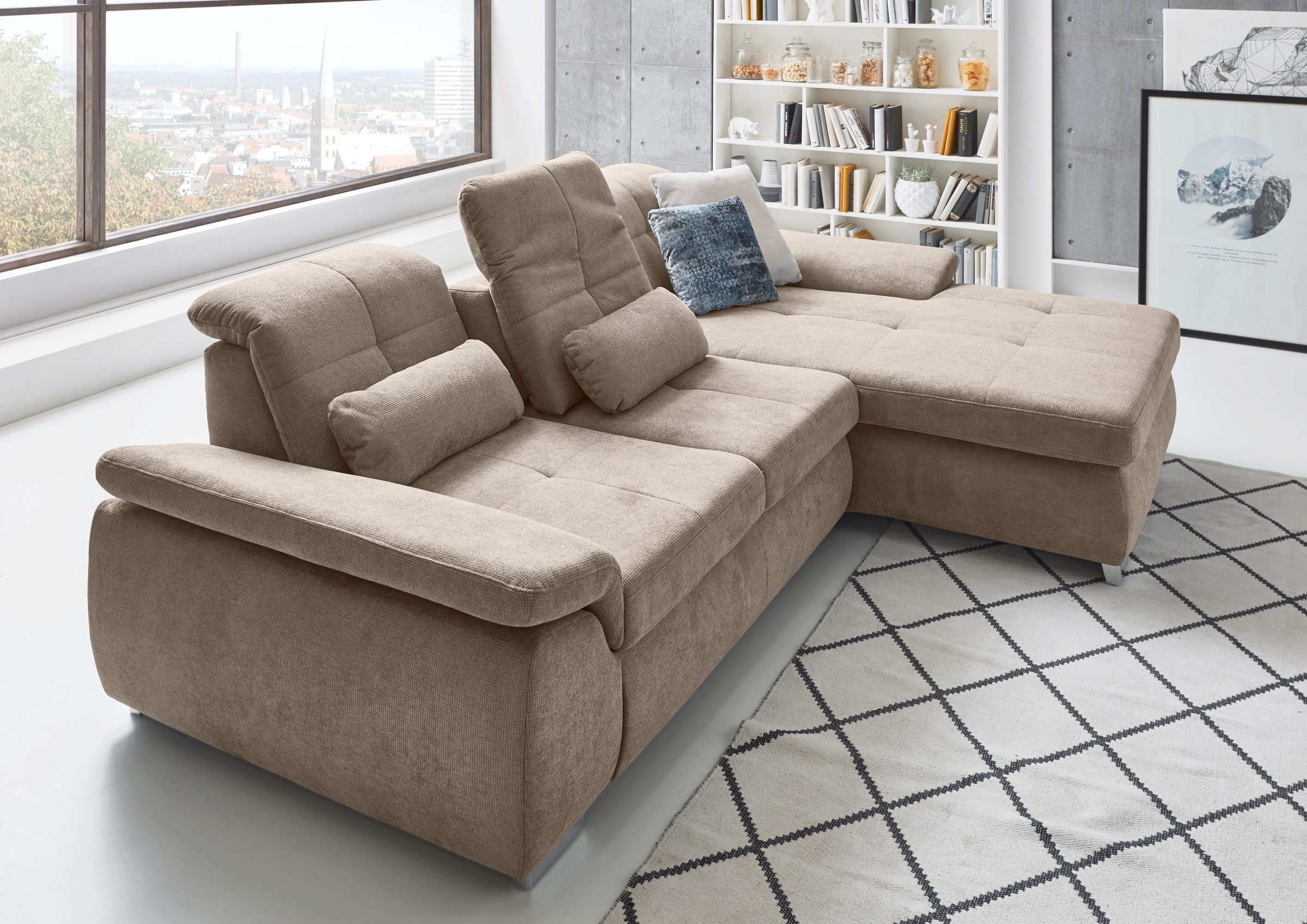Die PlanBar Ecksofa »MP-IN16037 L-Form mit Federkern-Polsterung«, mit Sitztiefenverstellung & Zierkissen
