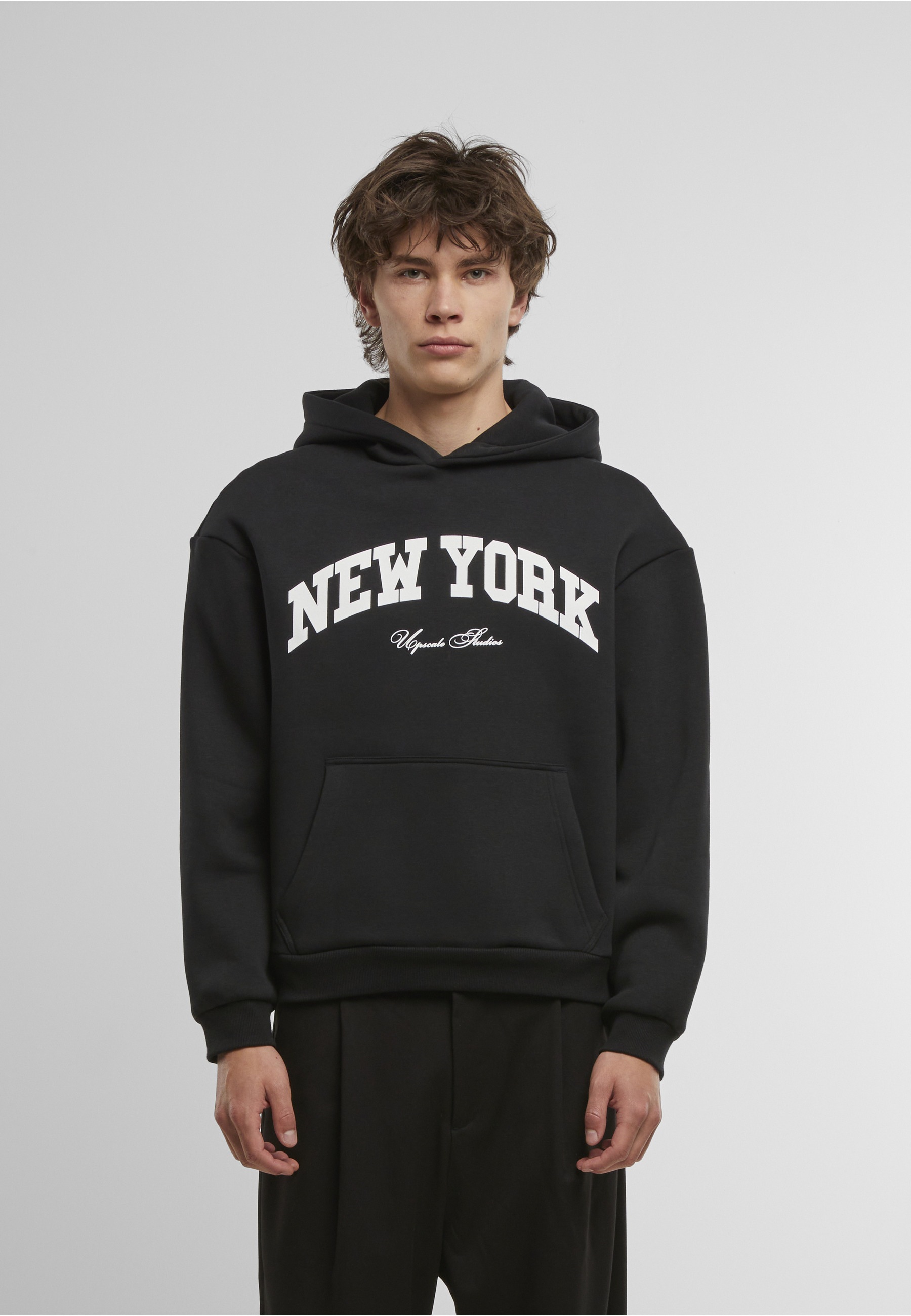 Upscale by Mister Tee Kapuzenpullover »Upscale by Mister Tee New York Collage Fluffy Hoody« 1 Stk.