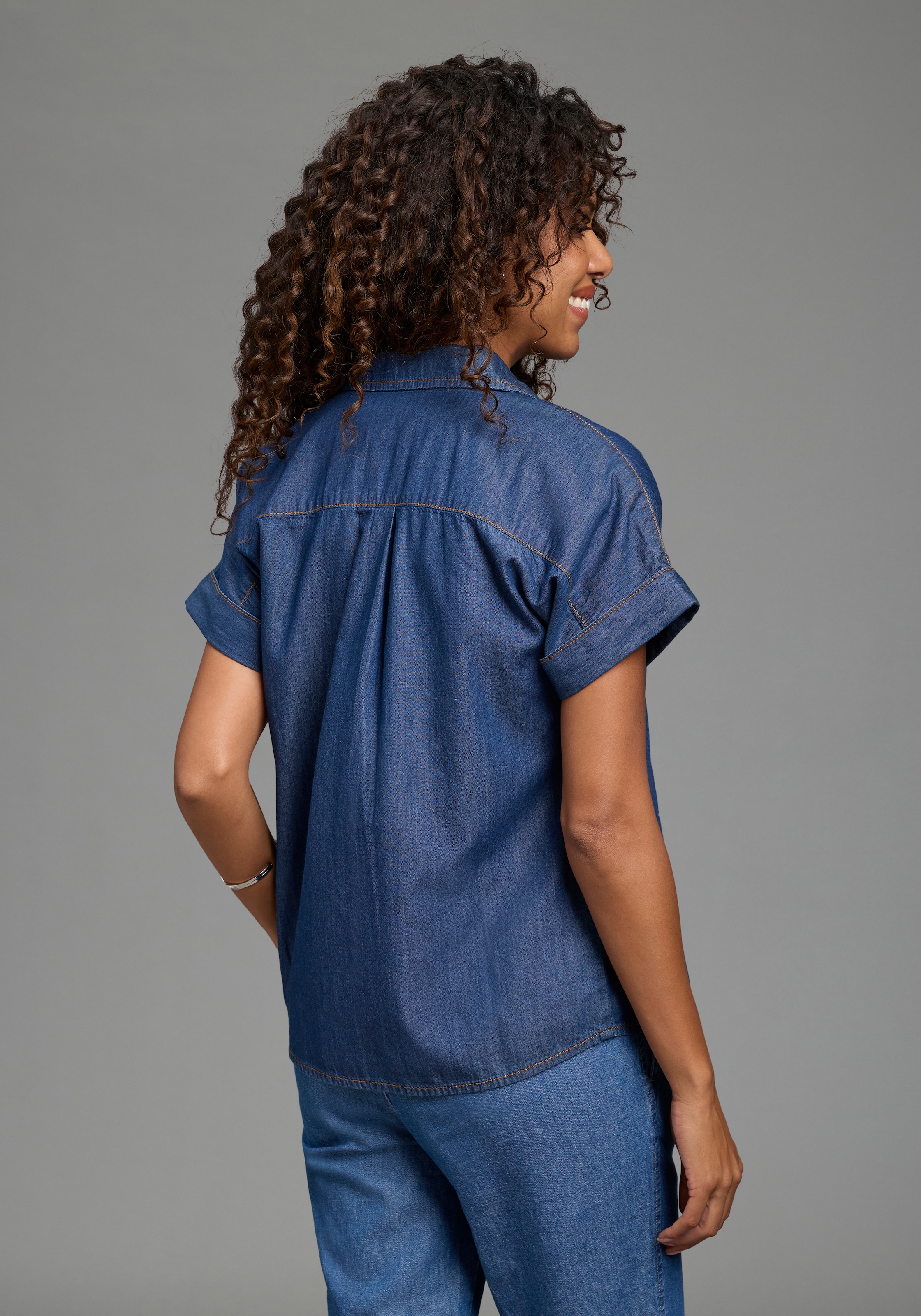 Arizona Jeansbluse »halbarm« mit Hemdblusenkragen, Comfort Fit, auch in großen Größen