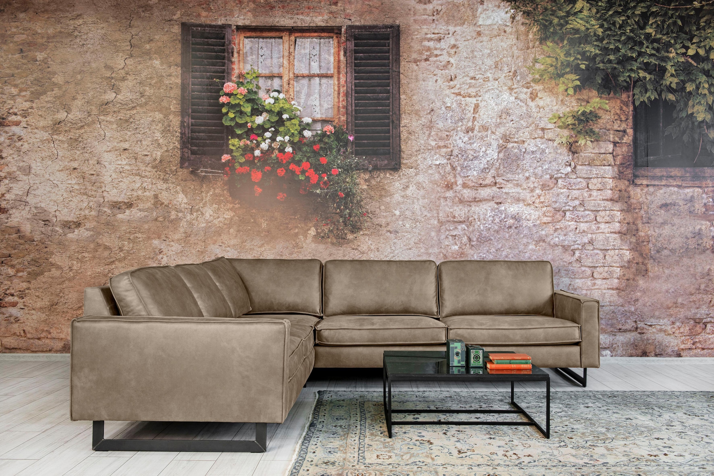 Places of Style Ecksofa »Pinto, XXL, 250/290 cm, langer Schenkel, Ottomane«, Cord, Chenille, Lederoptik, mit Keder, Metallfüße, Wellenunterfederung