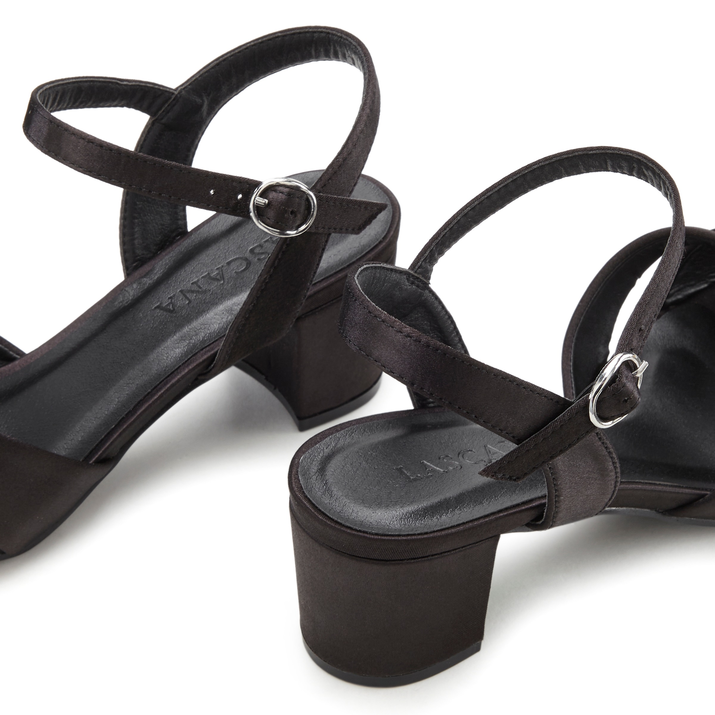 LASCANA Sandalette »Sommerschuh«, Sandale, Sommerschuh mit kleinem Blockabsatz,leichte Karree Form VEGAN