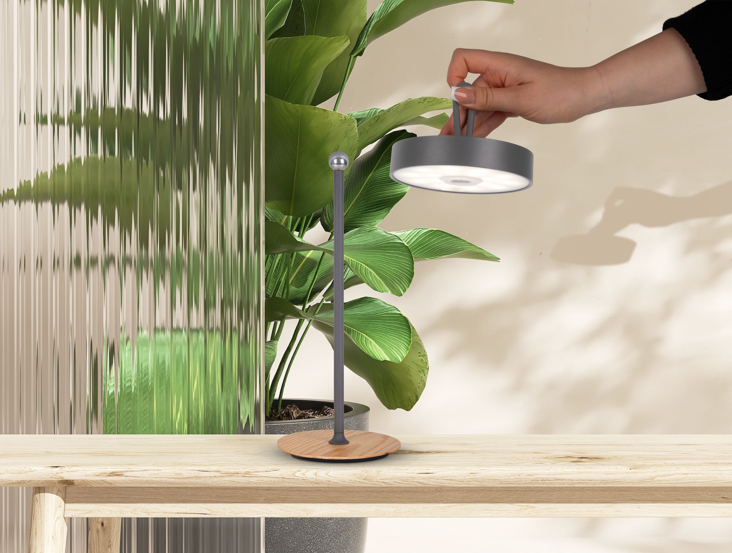 Home affaire LED Tischleuchte »Charmont mit Holzfuß, abnehmbares Kopfteil als Hängeleuchte verwendbar«, 1 flammig, Leuchtmittel LED-Modul | LED fest integriert, aufladbar, inkl Akku + USB Kabel, Kopfteil magnetisch, abnehmbar, Holz