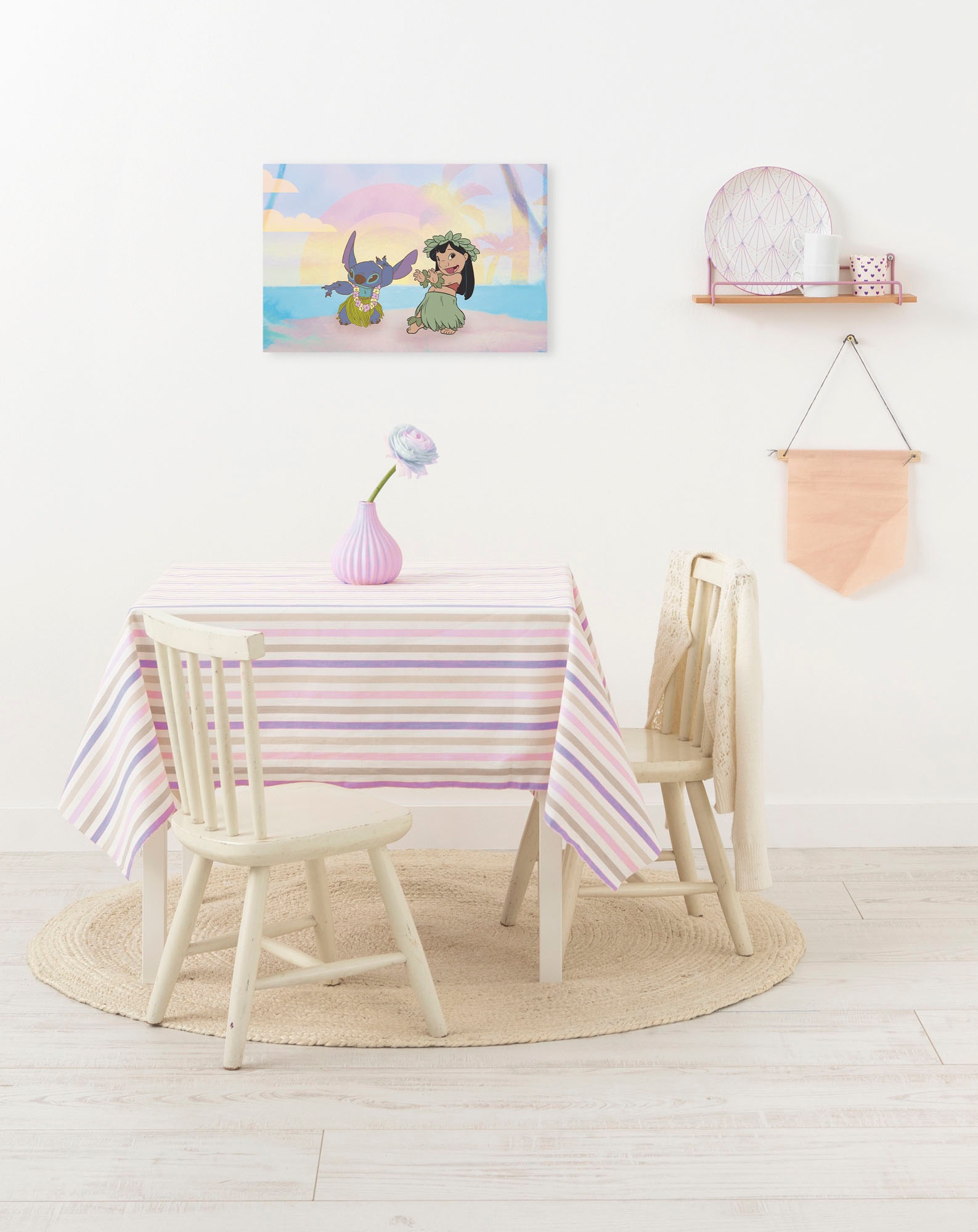 Komar Leinwandbild »Lilo and Stitch Dancing - Größe 60 x 40 cm«, Disney, (1 St., 60 x 40 cm (Breite x Höhe), Keilrahmenbild mit Echtholzrahmen, Kinderzimmer