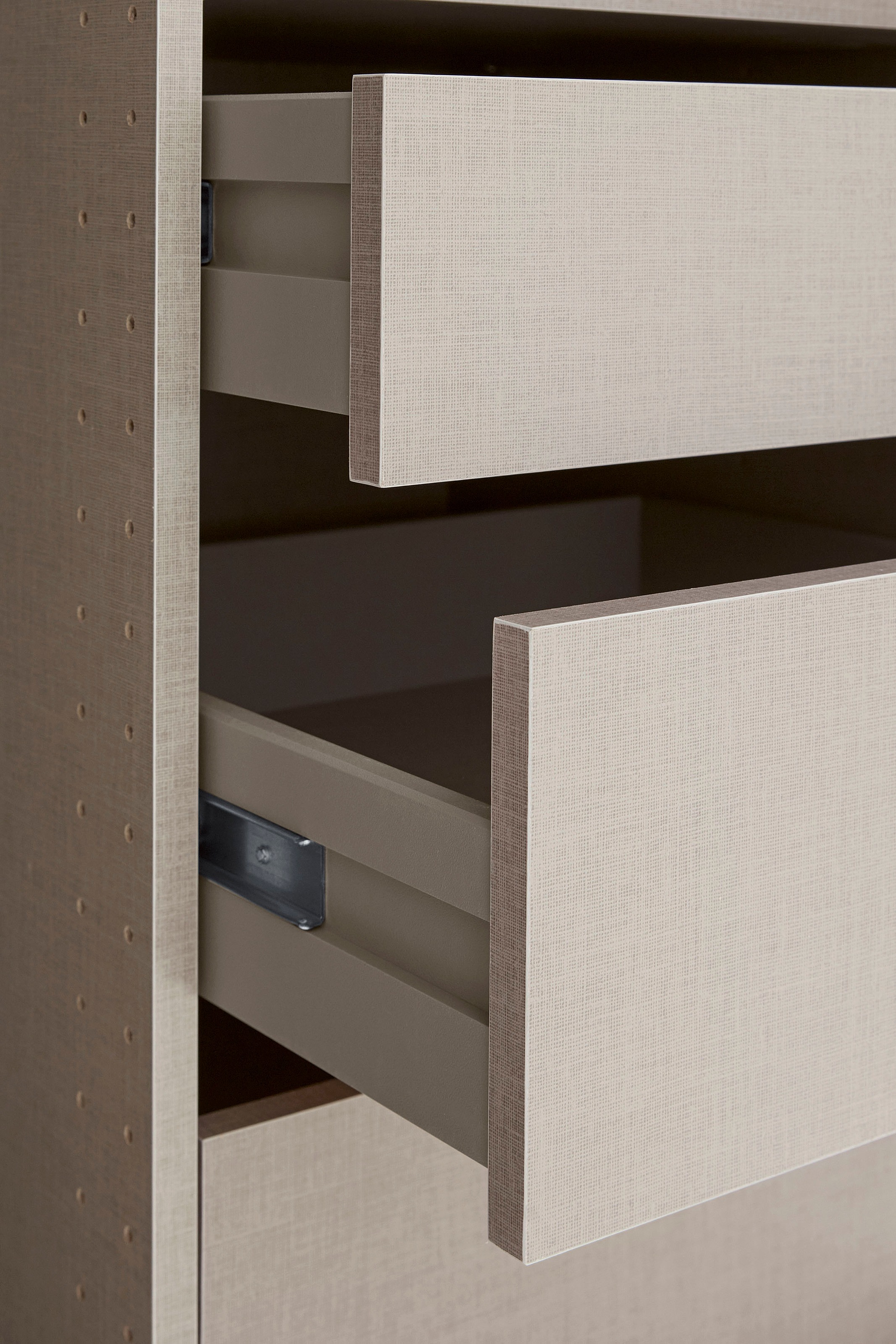 rauch Drehtürenschrank »Kleiderschrank Schrank Garderobe TOPSELLER OTELI inkl. Inneneinteilung«, mit 3 Innenschubladen extra Böden optional mit Spiegel MADE IN GERMANY