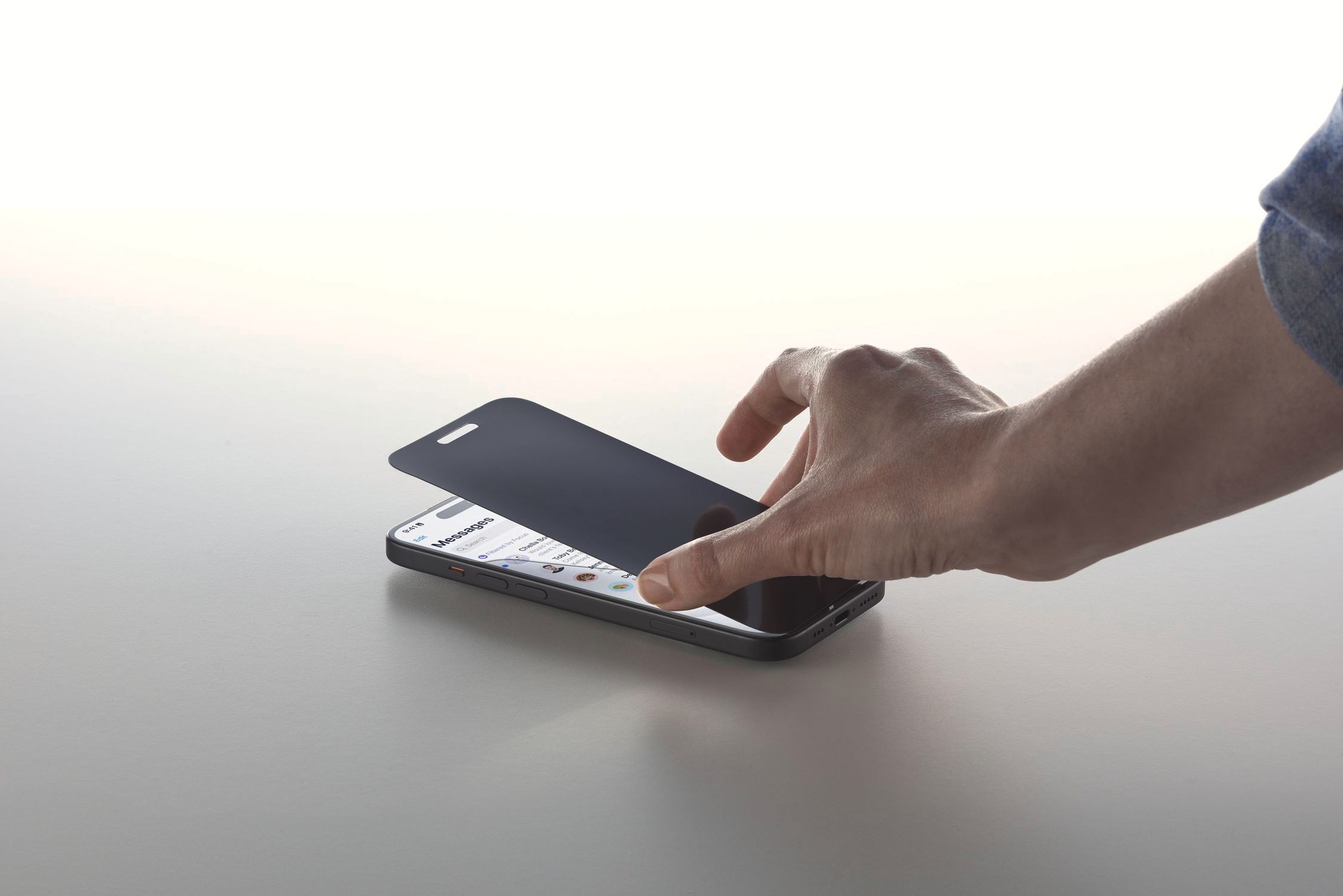 Cellularline Displayschutzglas »TOP SECRET ECLIPSE Screen Protector«, für Apple iPhone 16, Blickschutzfolie, Schutzfolie, Bildschirmschutz, kratz- & stoßfest