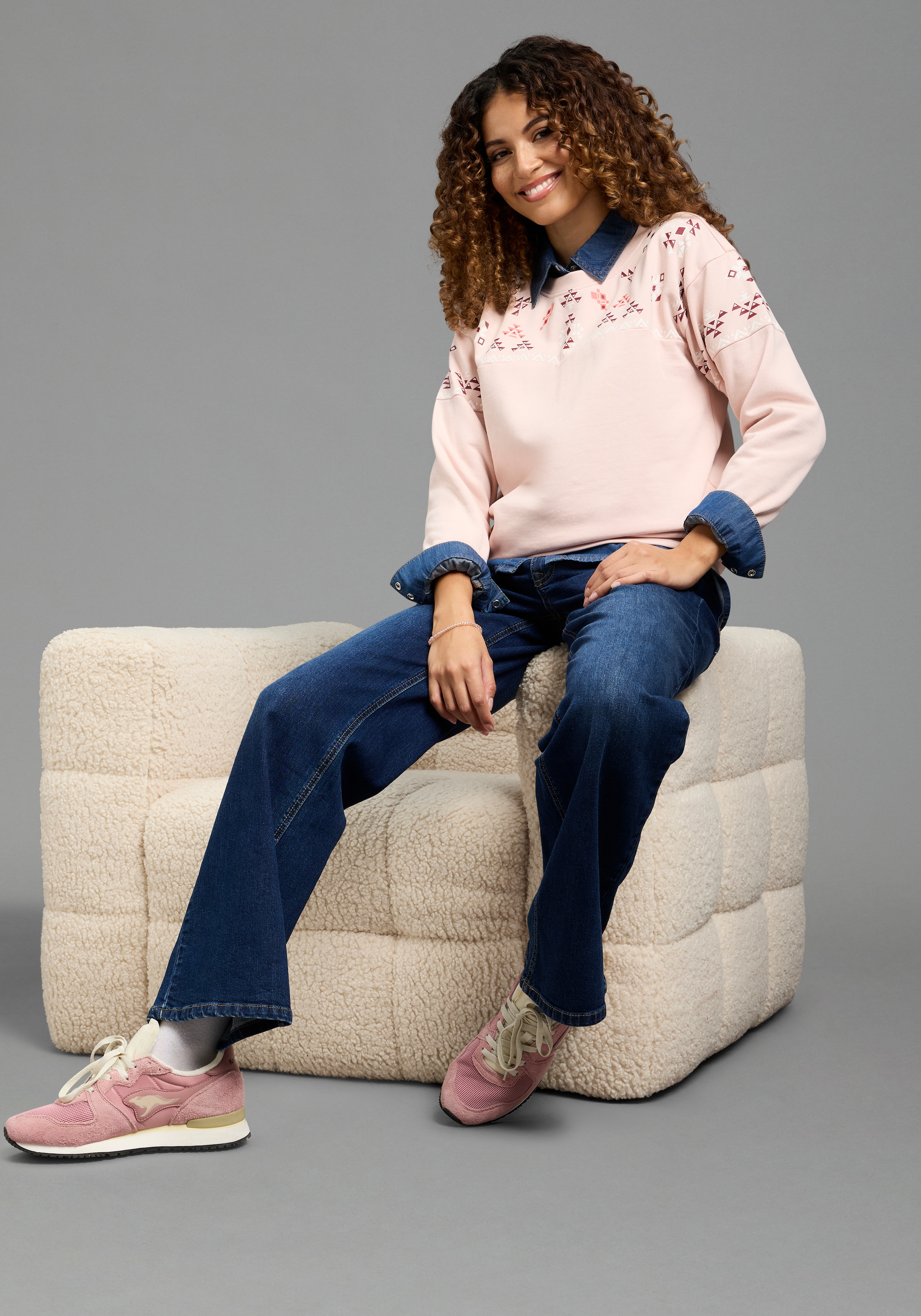 KangaROOS Sweatshirt , Oversize-Passform, mit Rundhals, hüftbedeckende Länge
