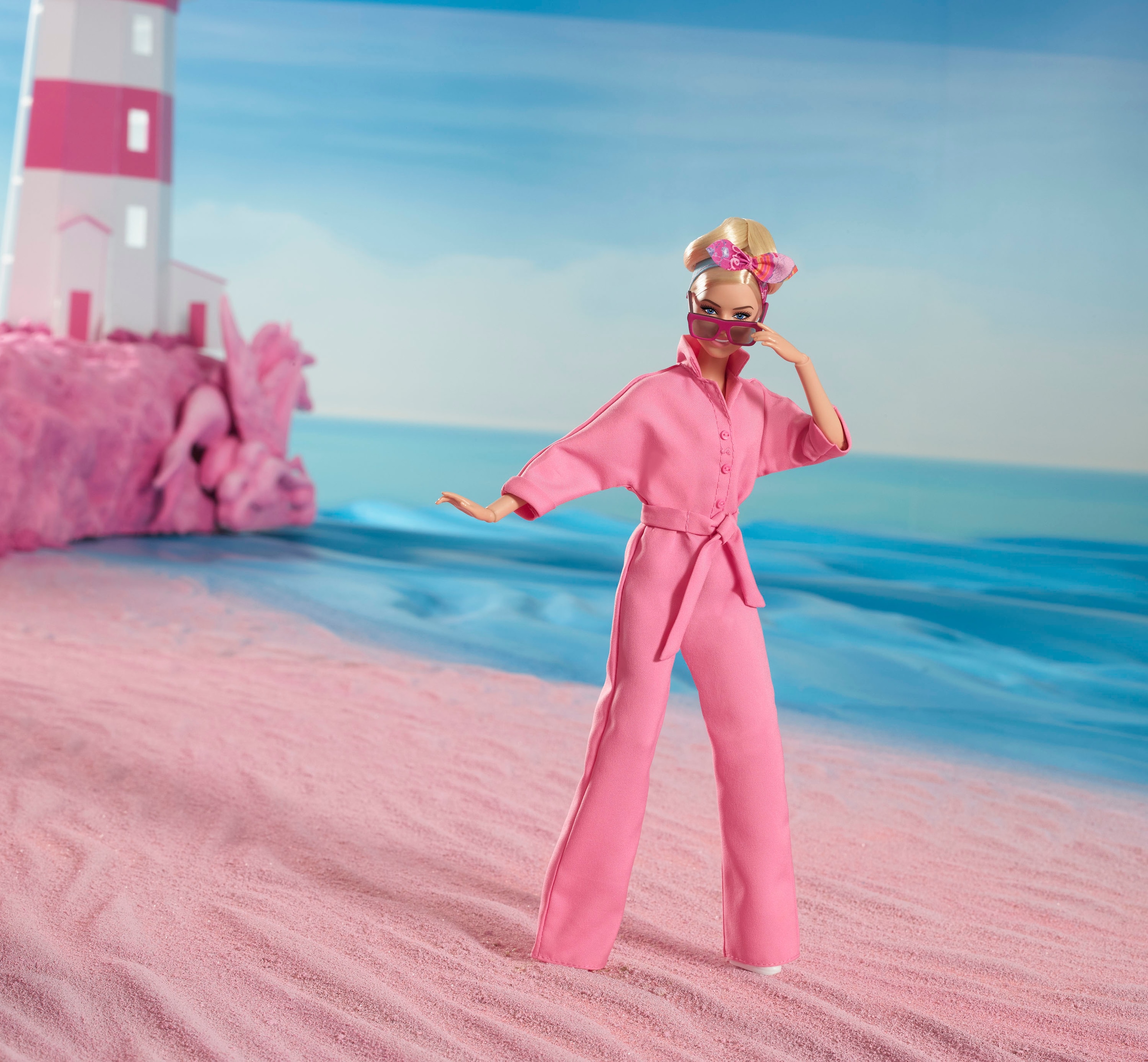 4. Bild von Barbie Anziehpuppe »Barbie Signature The Movie, Margot Robbie im rosa Jumpsuit«