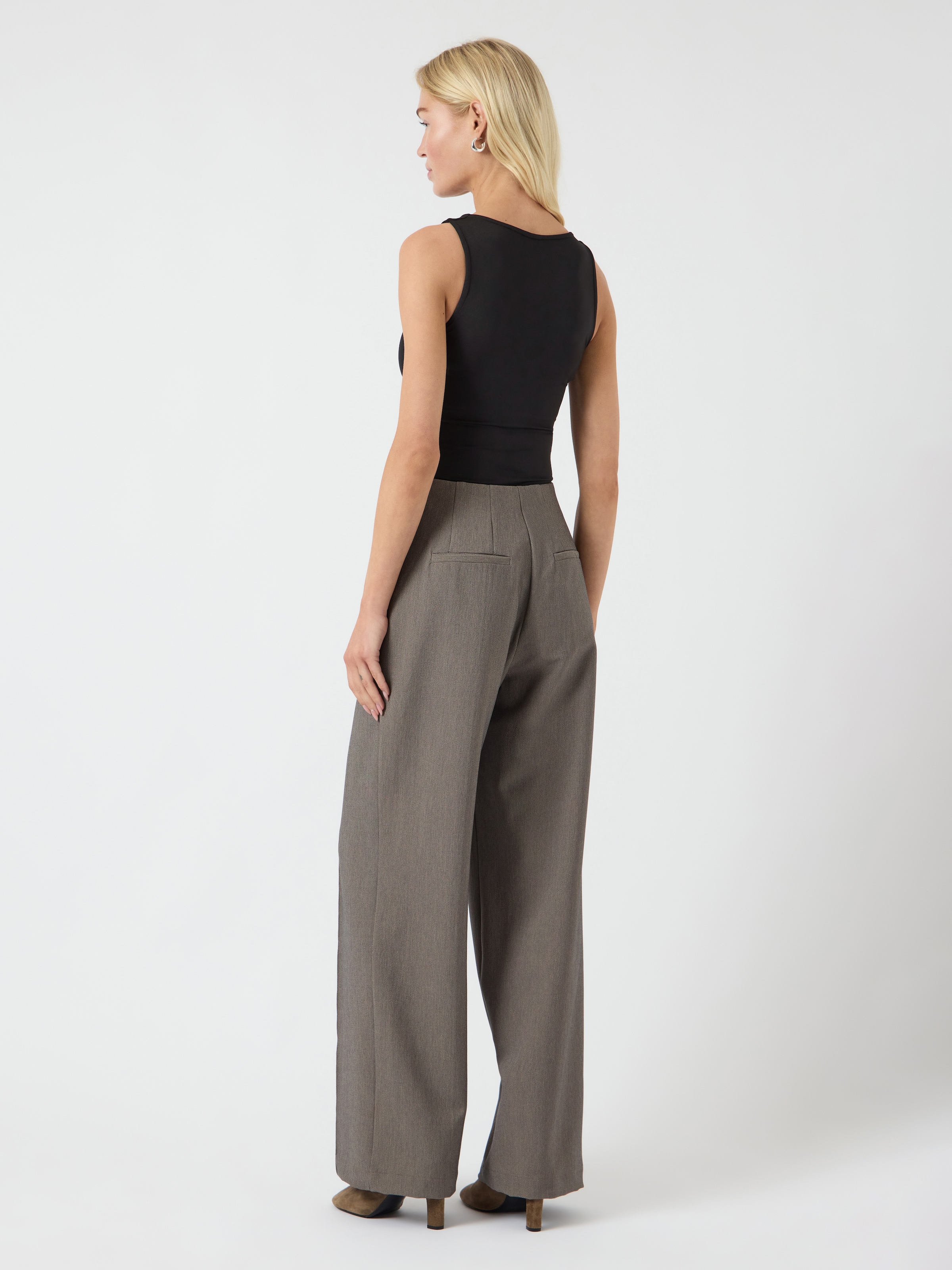 Y.A.S Body »YASRUBY SL BODY S. NOOS«