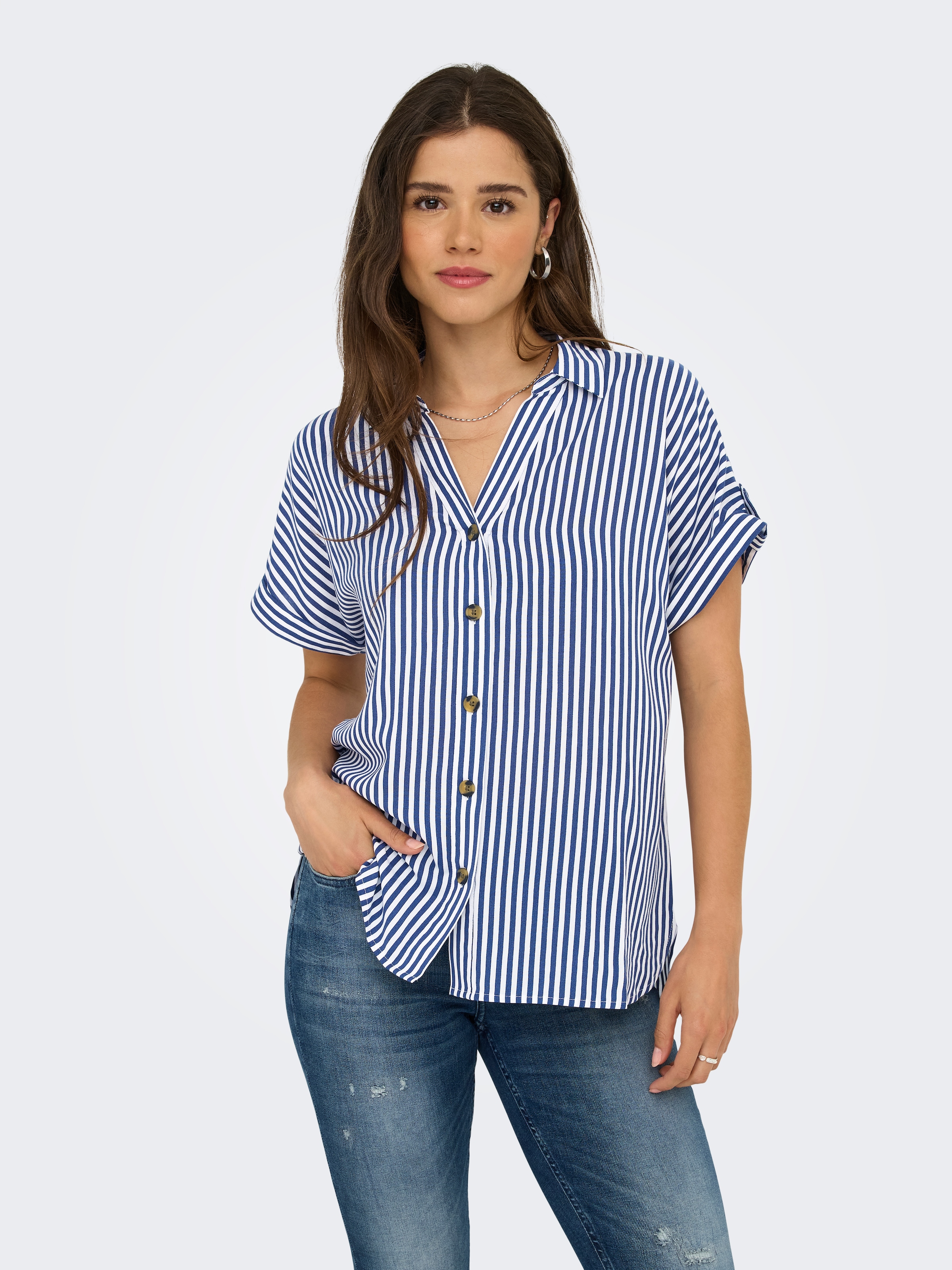 ONLY Kurzarmbluse »ONLYASMIN SHIRT S/S WVN NOOS« Viskose, hinten etwas länger geschnitten