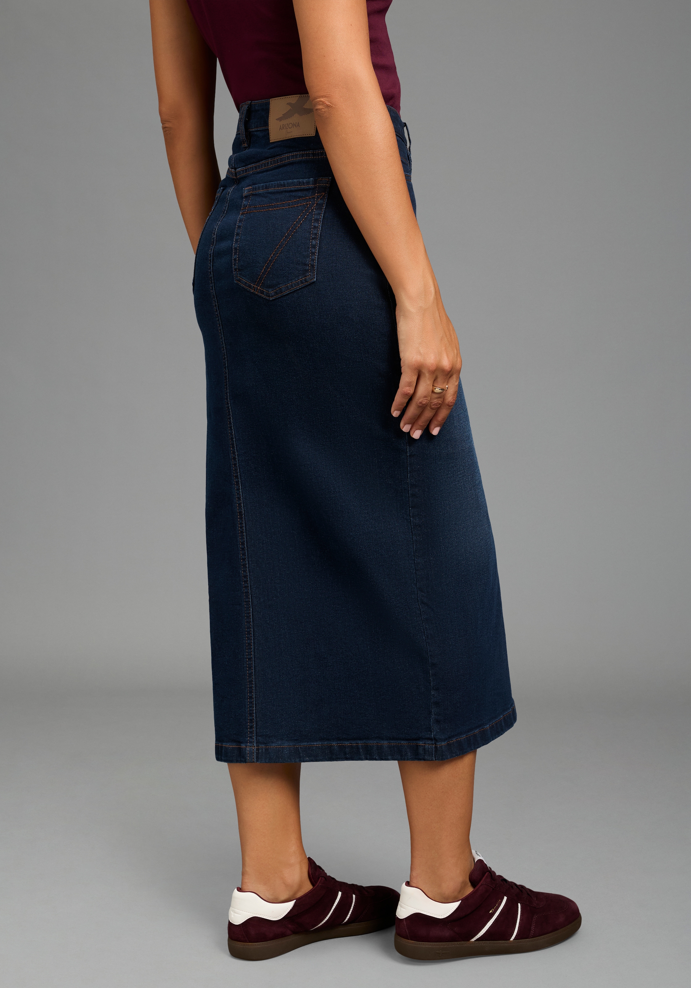 Arizona Jeansrock »lang« wadenlang, mit Schlitz, figurbetonte Passform, aus elastischem Denim
