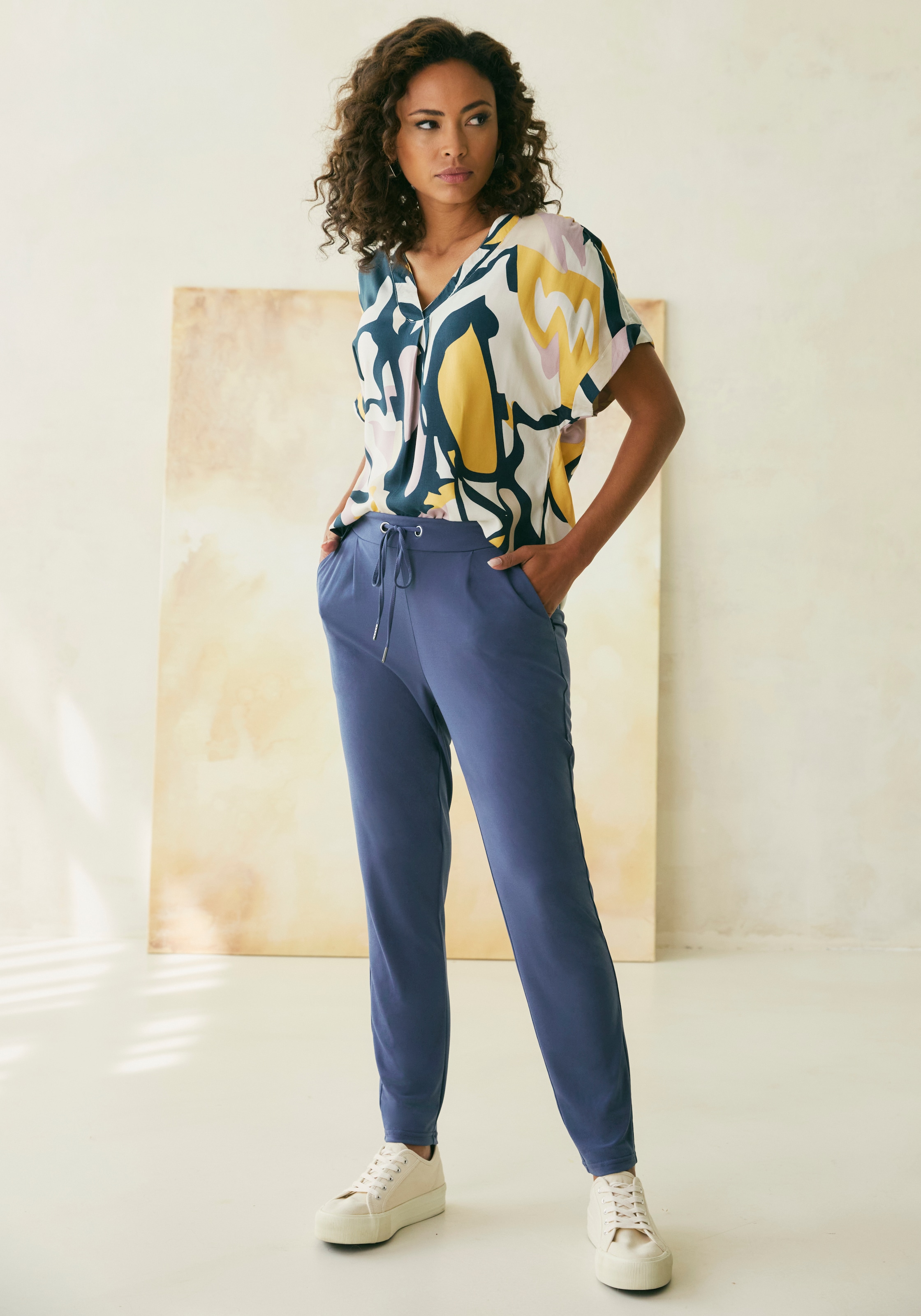 LASCANA Schlupfhose, aus glatter Jerseyqualität, leichte Sommerhose mit Taschen, bügelfrei
