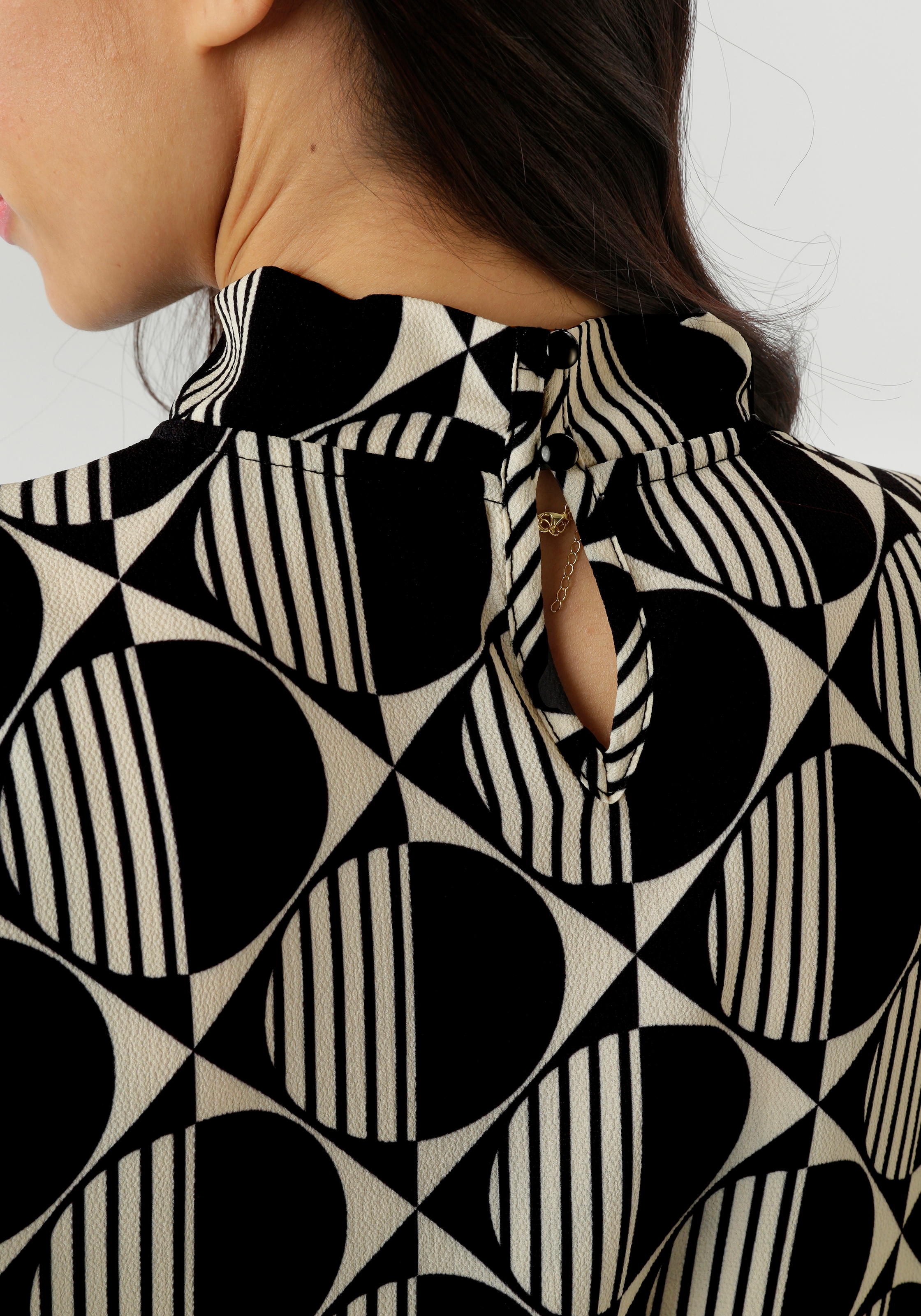 Aniston SELECTED Schlupfbluse mit raffinierter Ausschnittlösung - NEUE KOLLEKTION