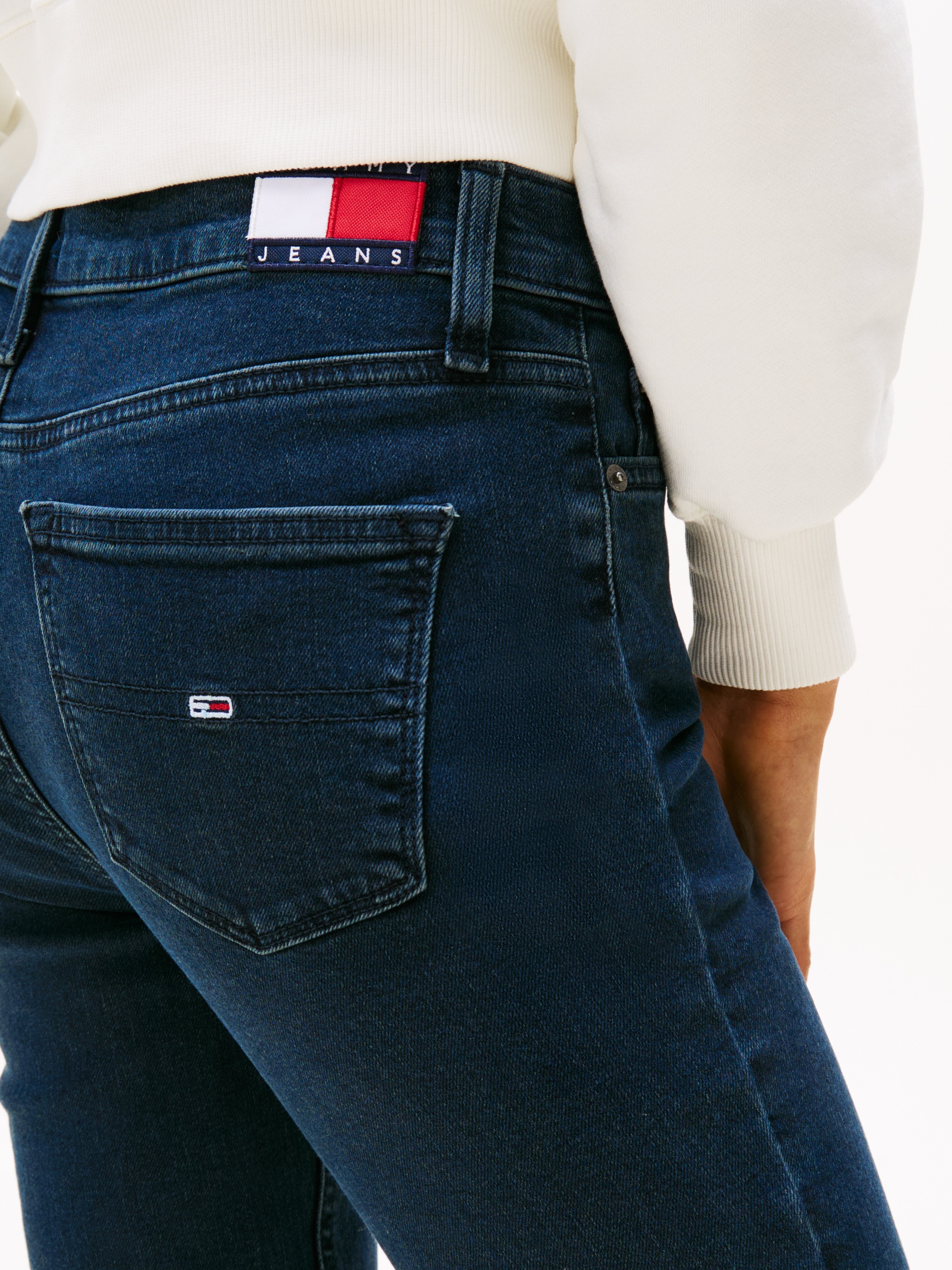 Tommy Jeans Skinny-fit-Jeans »NORA MR SKNY AH1280«, mit Logo-Badge