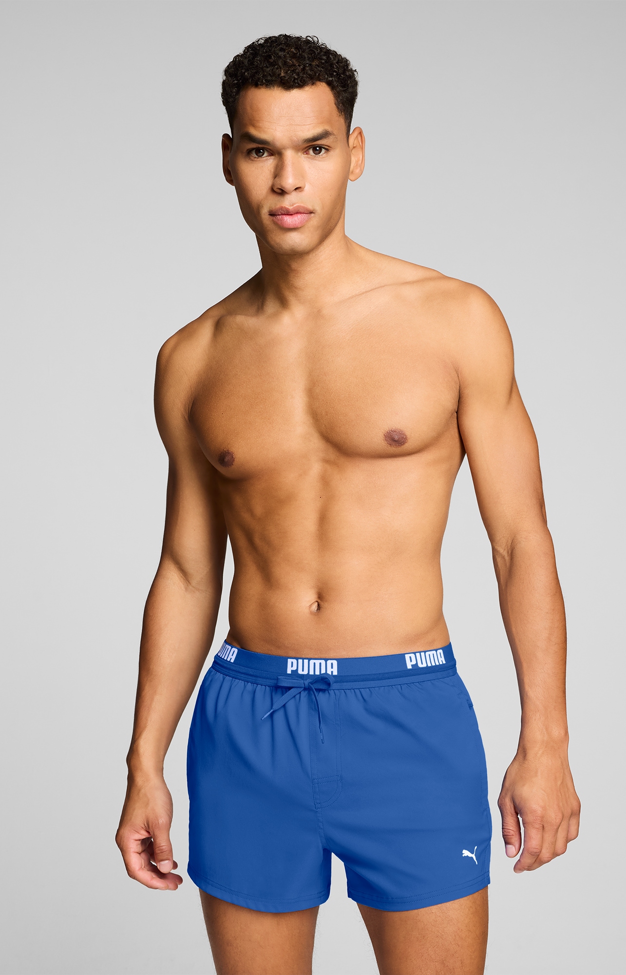 PUMA Badeshorts »PUMA SWIM MEN LOGO SHORT SHORTS 1P« Seitentaschen, Gesäßtasche mit Reißverschluss, Kordelzug