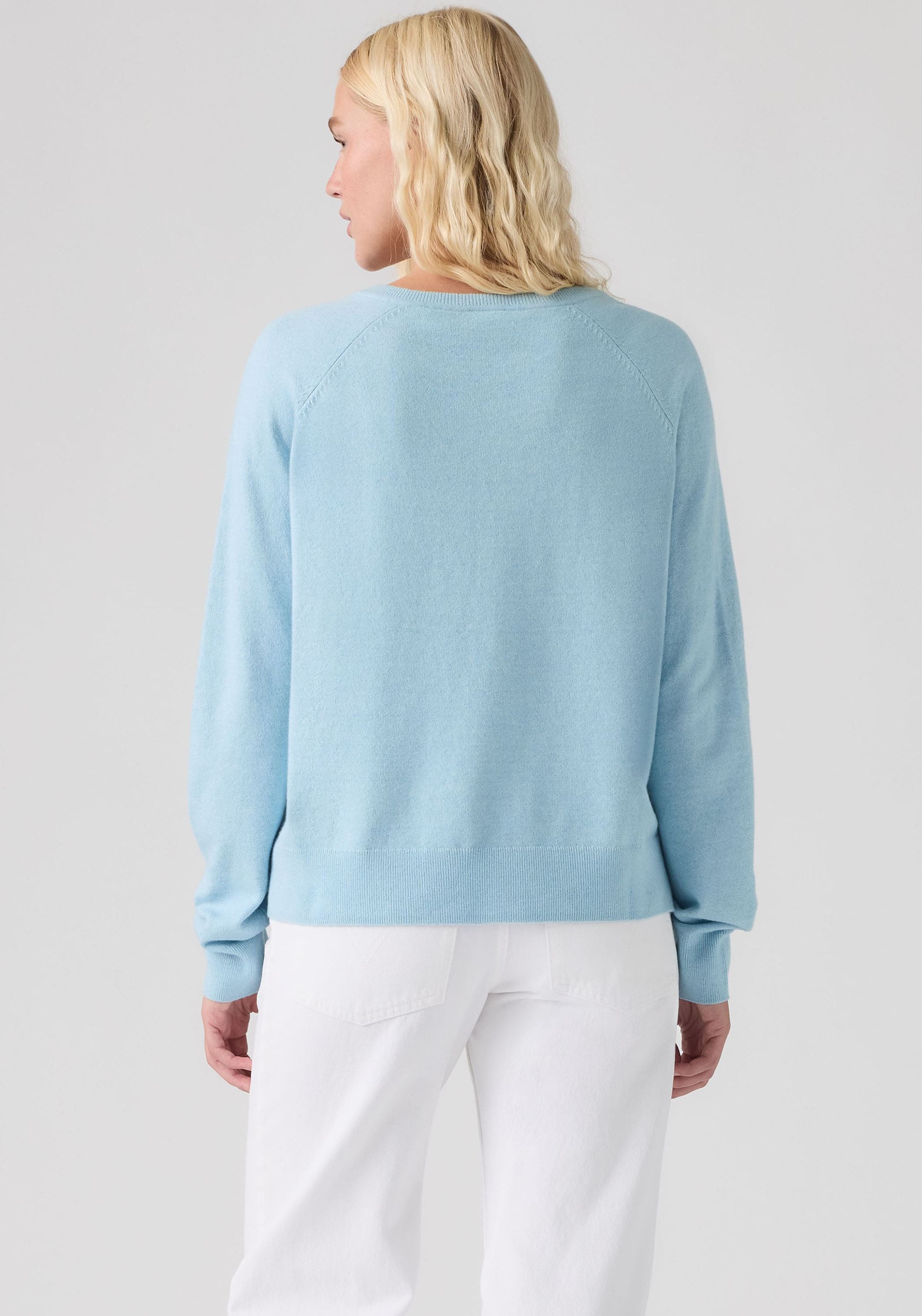 Levi's® V-Ausschnitt-Pullover »SUPER SOFT VNECK PULLOVER« im Bund beidseitig mit kurzem Schlitz