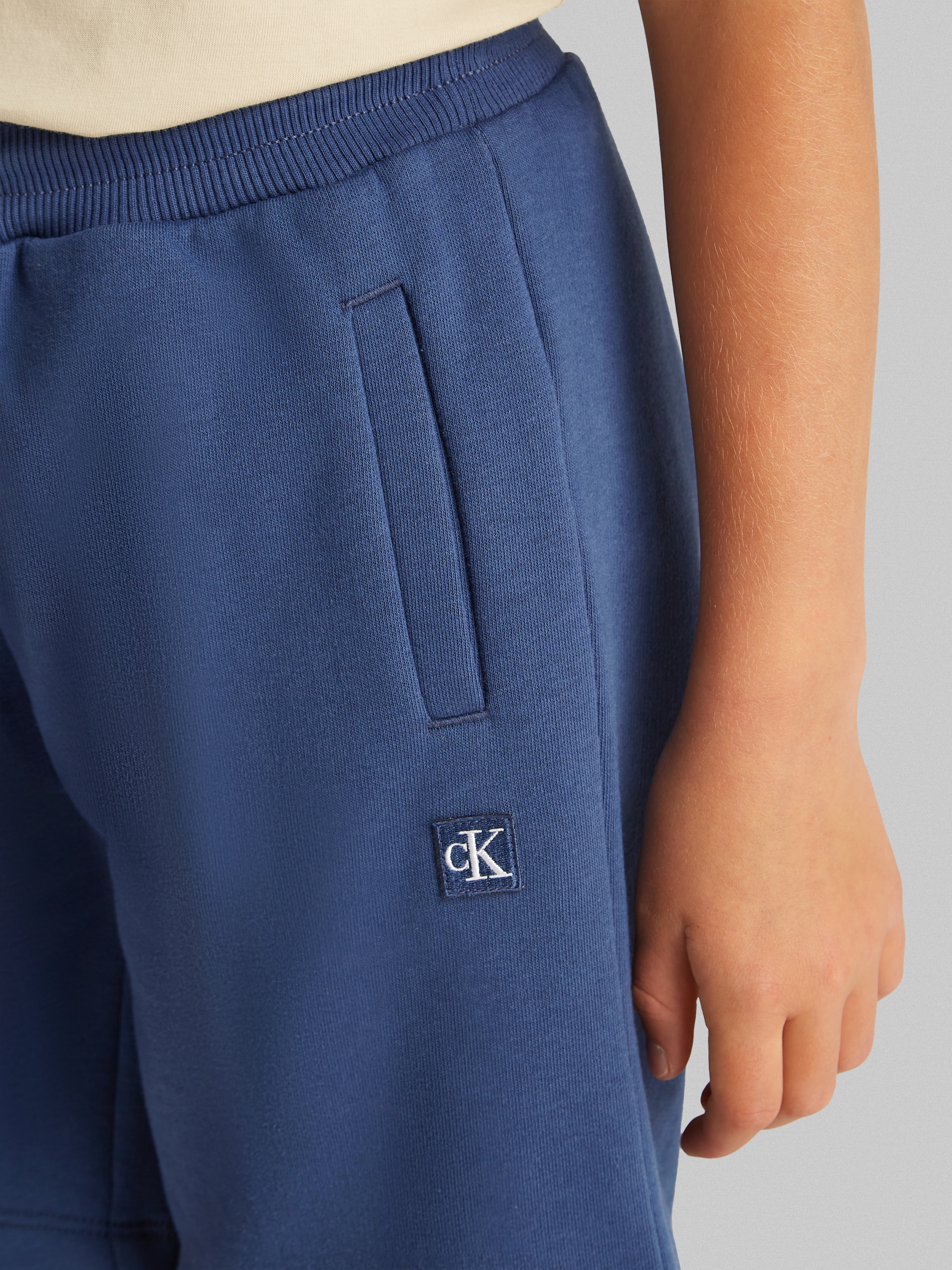 Calvin Klein Jeans Shorts »MINI BADGE SHORTS«  mit Logo