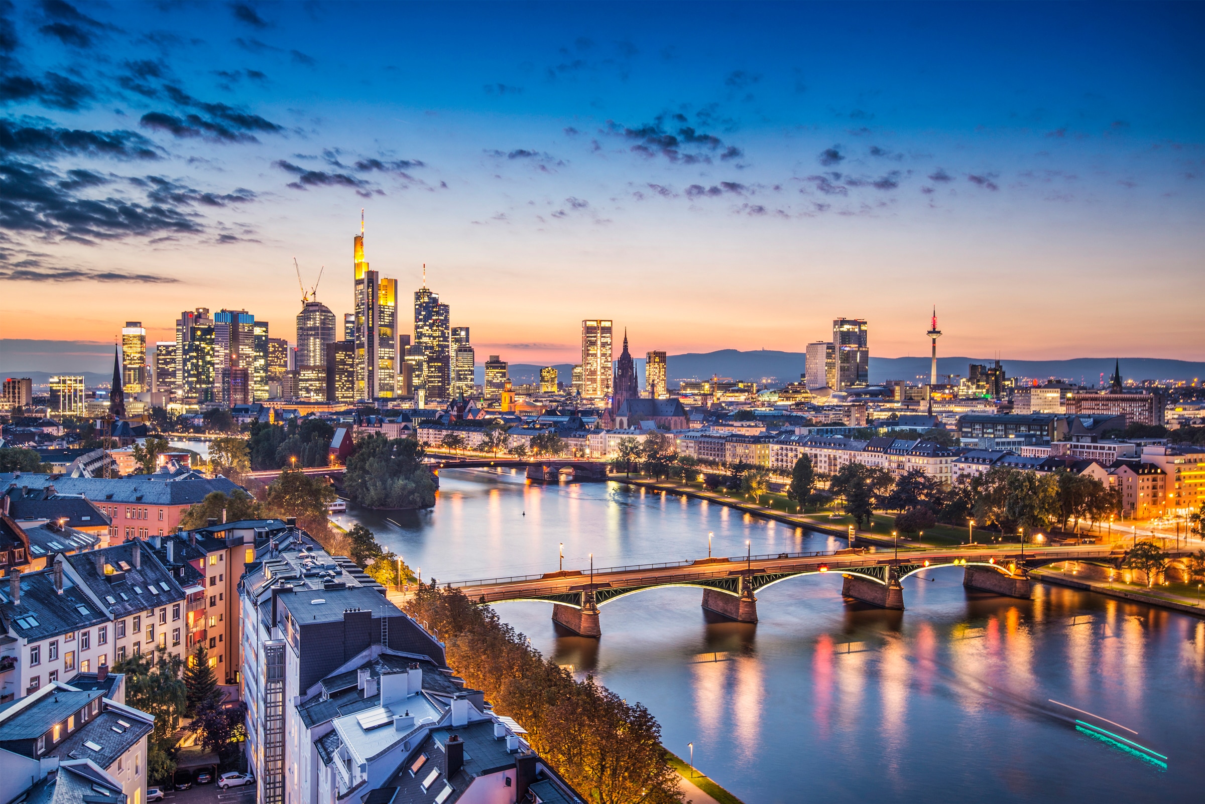 Papermoon Fototapete »FRANKFURT-STADT FLUSS MAIN SKYLINE BRÜCKEN GEBIRGE« günstig online kaufen