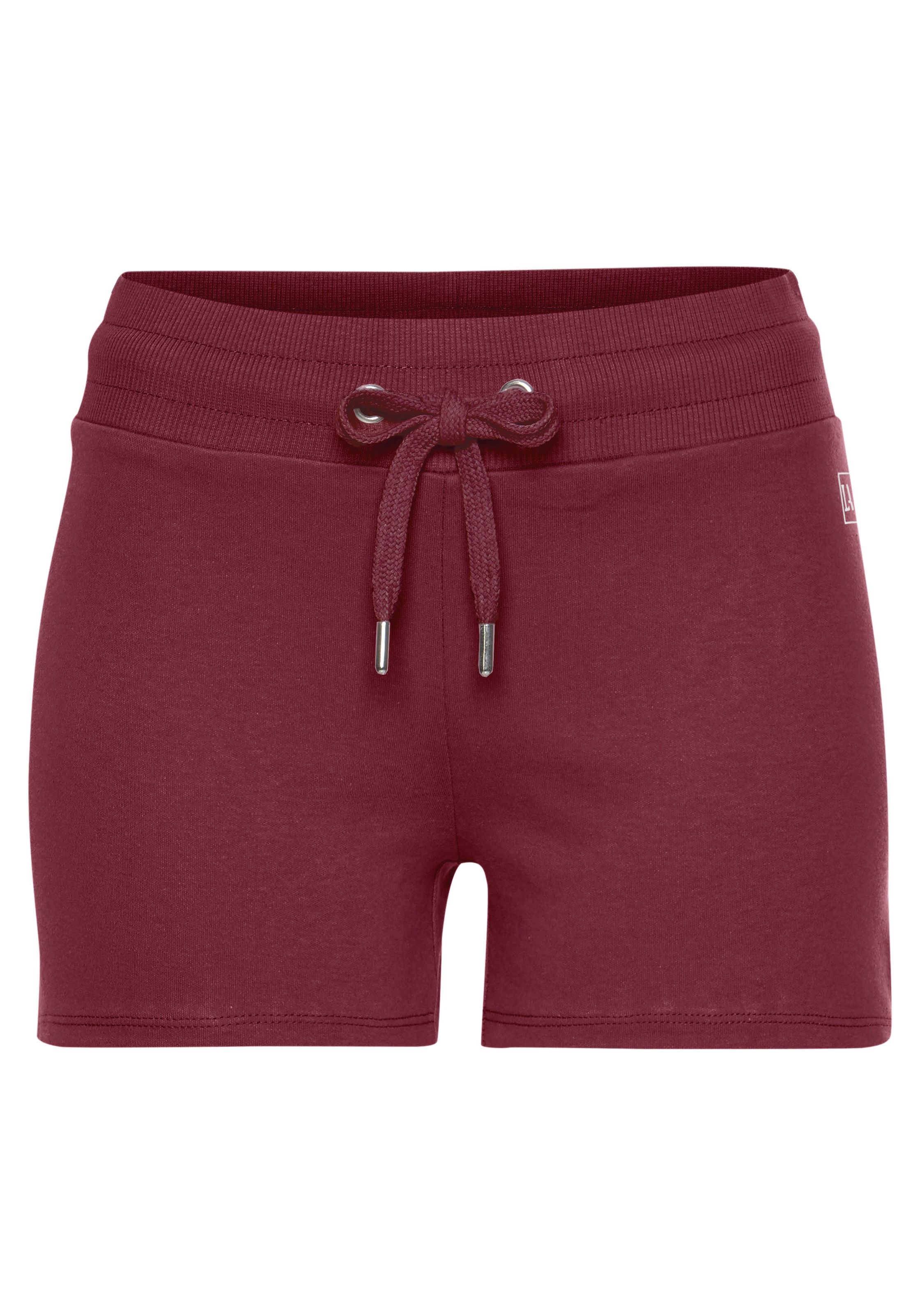 LASCANA ACTIVE Shorts, mit kleinen Seitenschlitzen