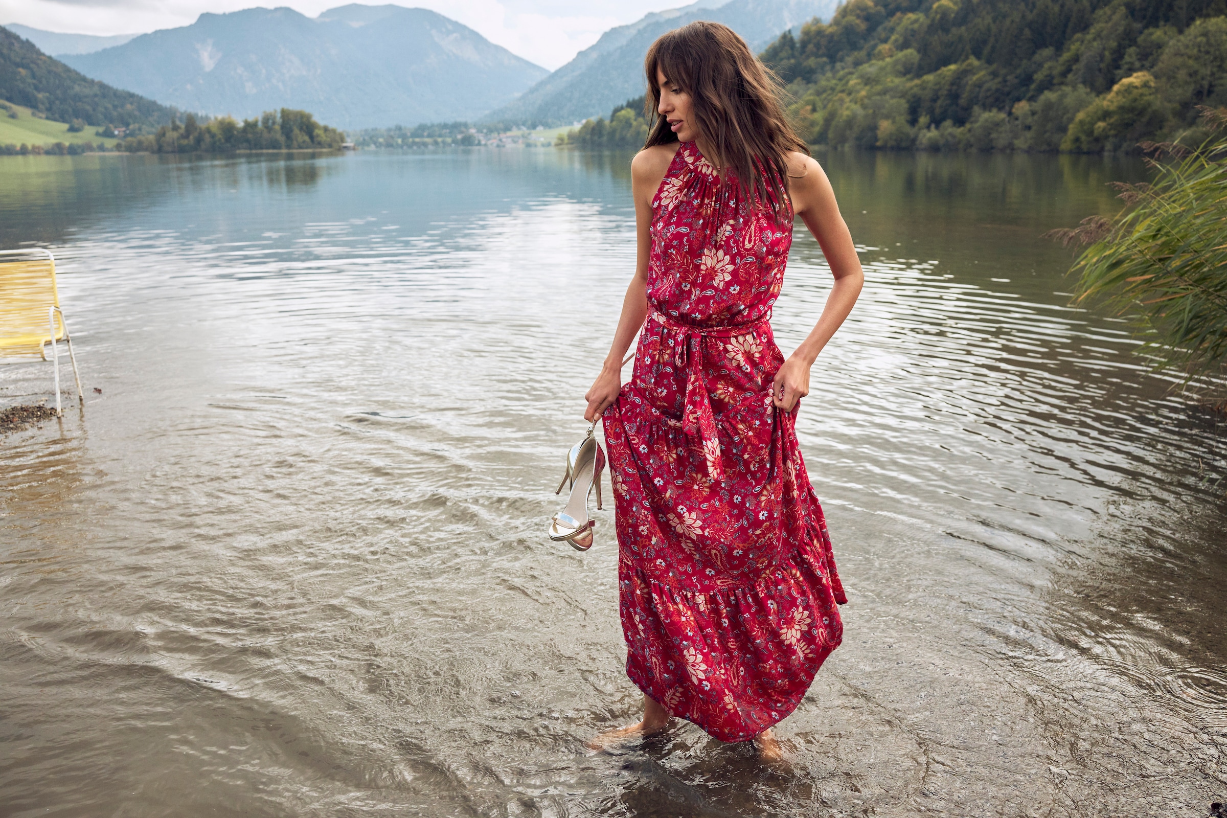 mit Aniston fantasievollem CASUAL Sommerkleid, Blumendruck kaufen