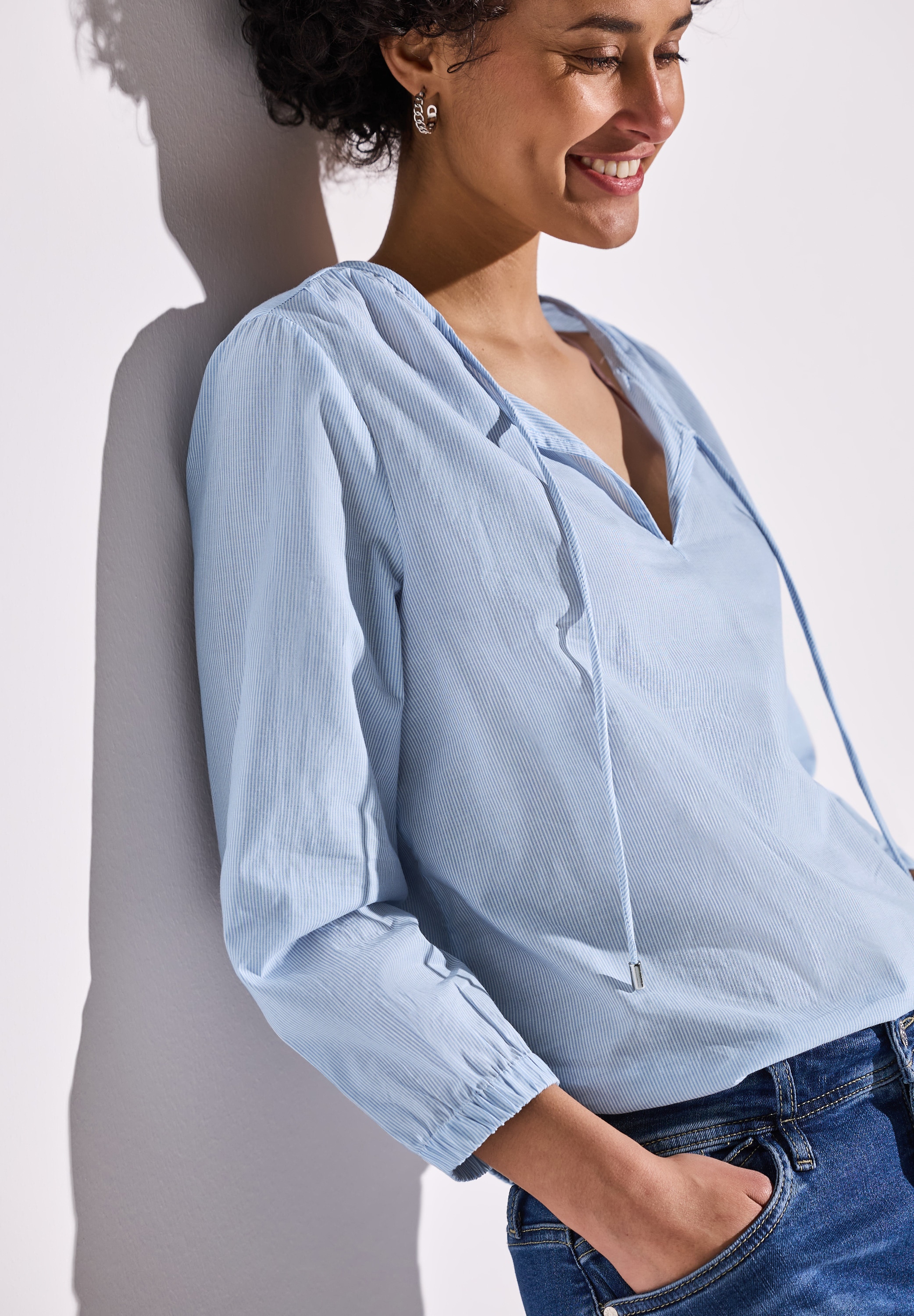 STREET ONE Shirtbluse, mit geschlitztem Ausschnitt mit Bändern