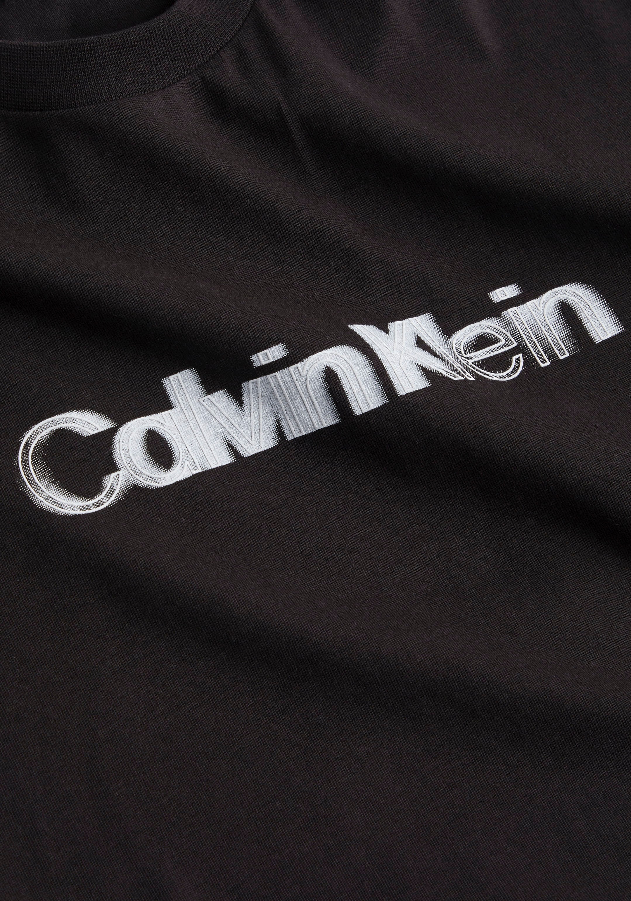 Calvin Klein Kurzarmshirt, mit Calvin kaufen der auf online Brust Klein Logo
