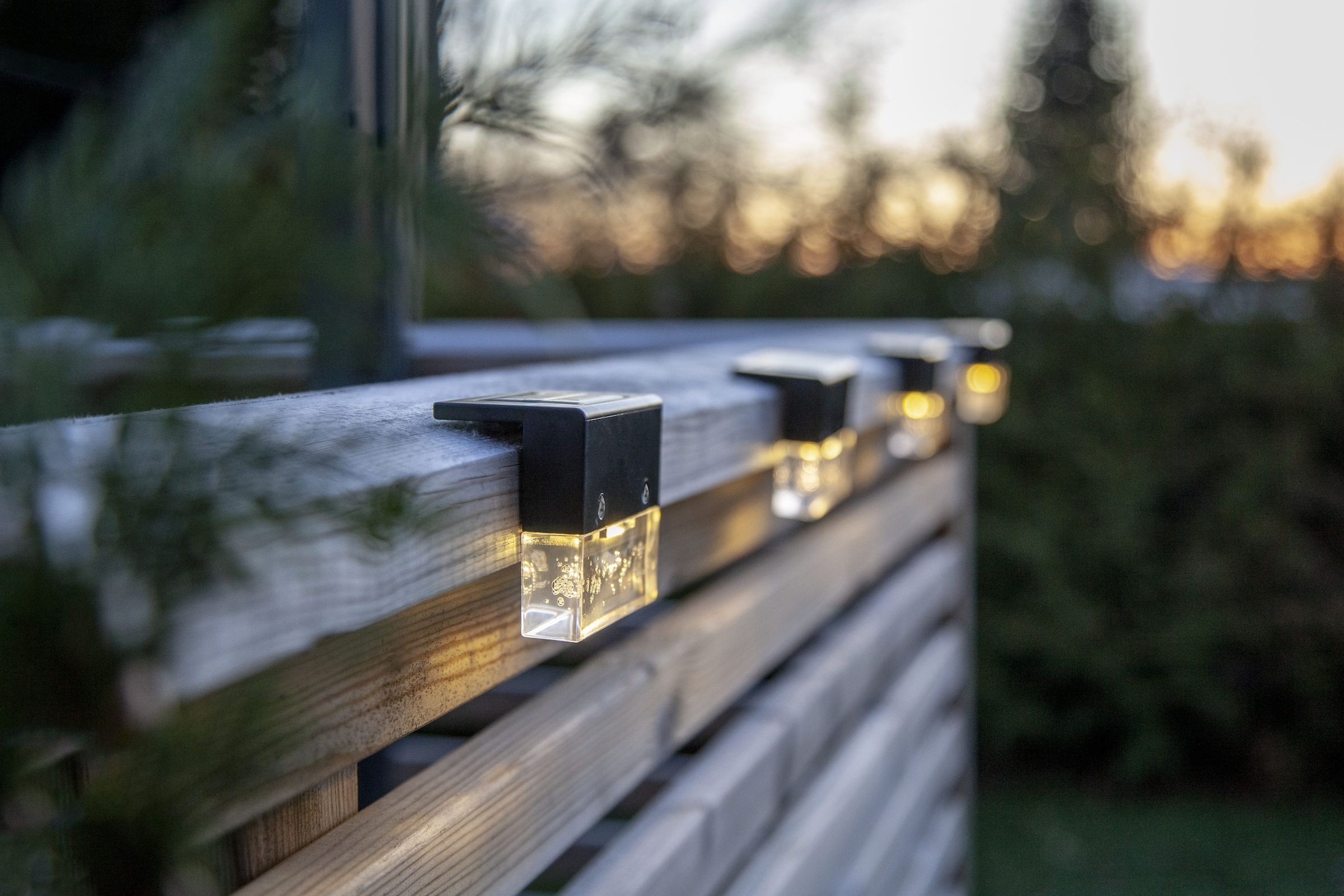 Parforce Traditional Hunting LED Solarleuchte »Solar-Wandleuchte Bubbly Fence« LED-Board 4 Stk. Warmweiß 4er-Set, bubbly Acrylteil, Dämmerungssensor